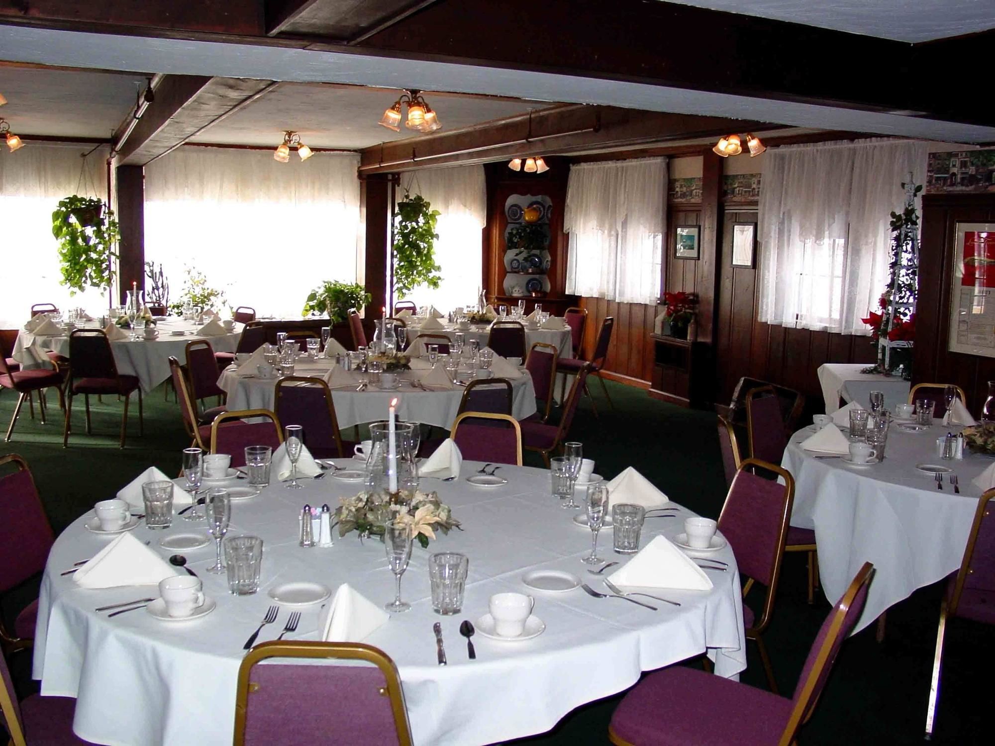 Lamie's Inn & Old Salt Restaurant
