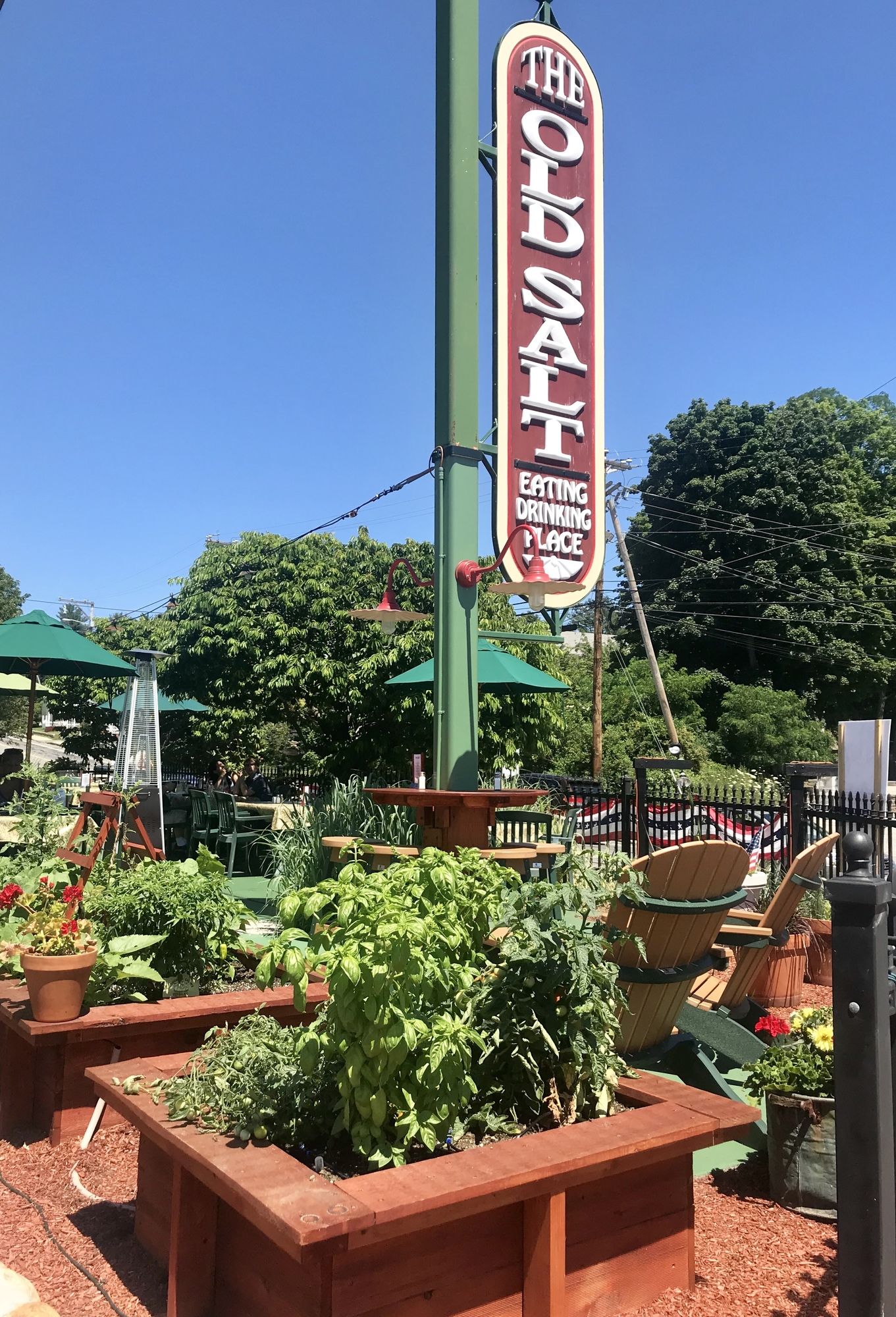 Lamie's Inn & Old Salt Restaurant