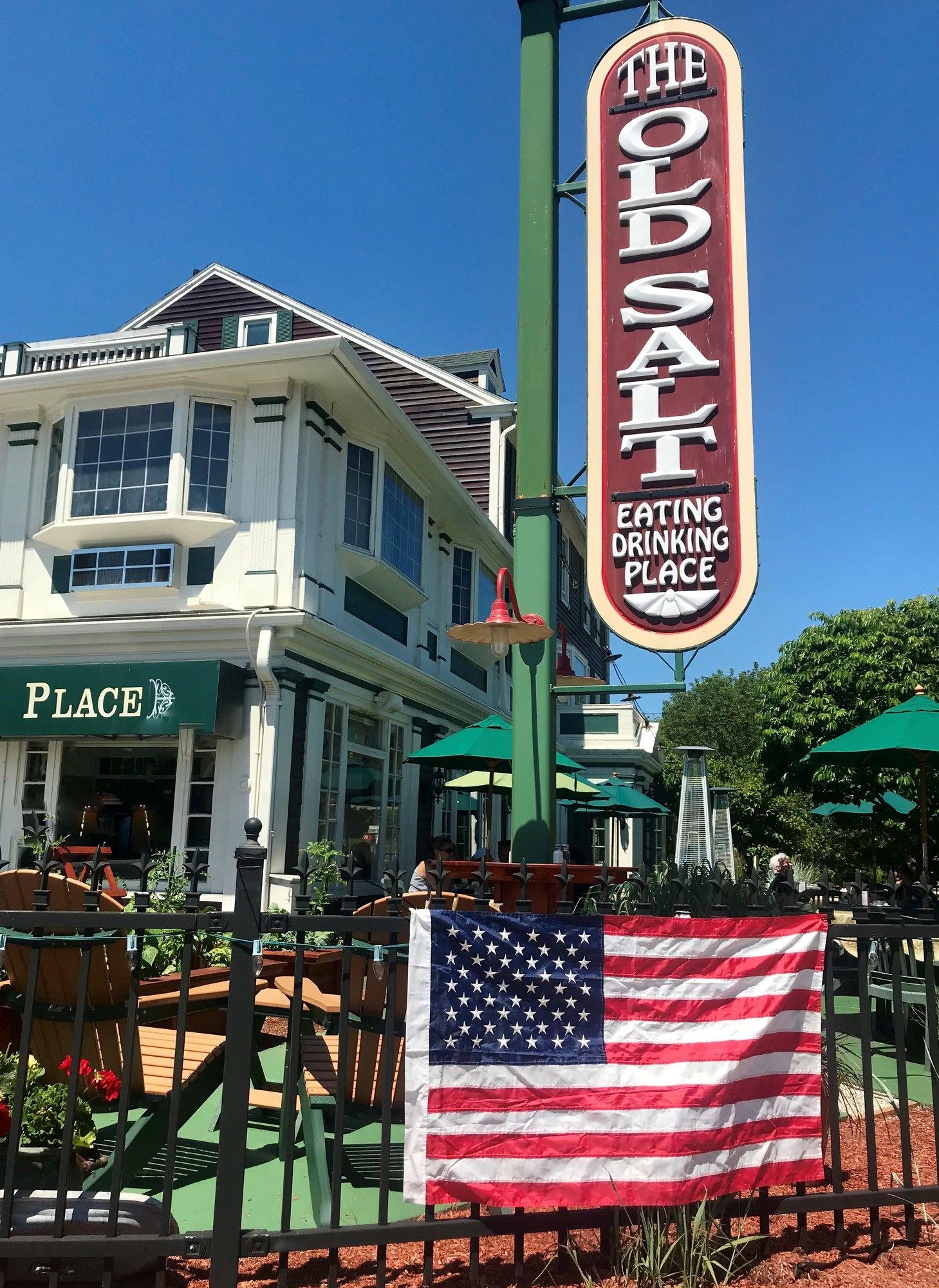 Lamie's Inn & Old Salt Restaurant