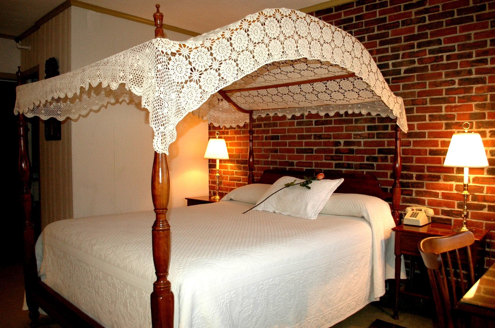 Lamie's Inn & Old Salt Restaurant
