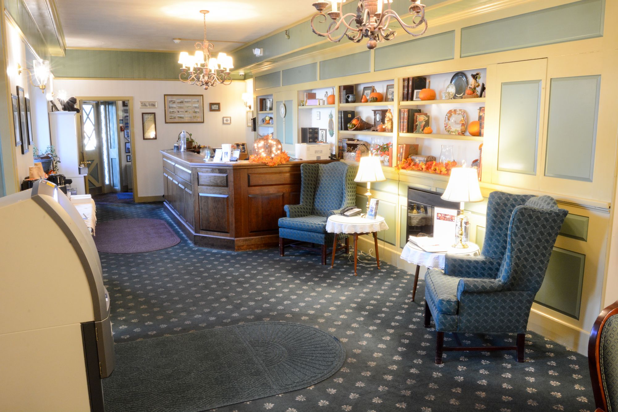 Lamie's Inn & Old Salt Restaurant