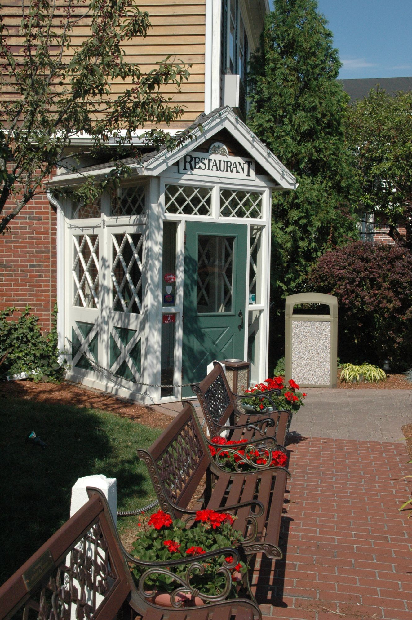 Lamie's Inn & Old Salt Restaurant