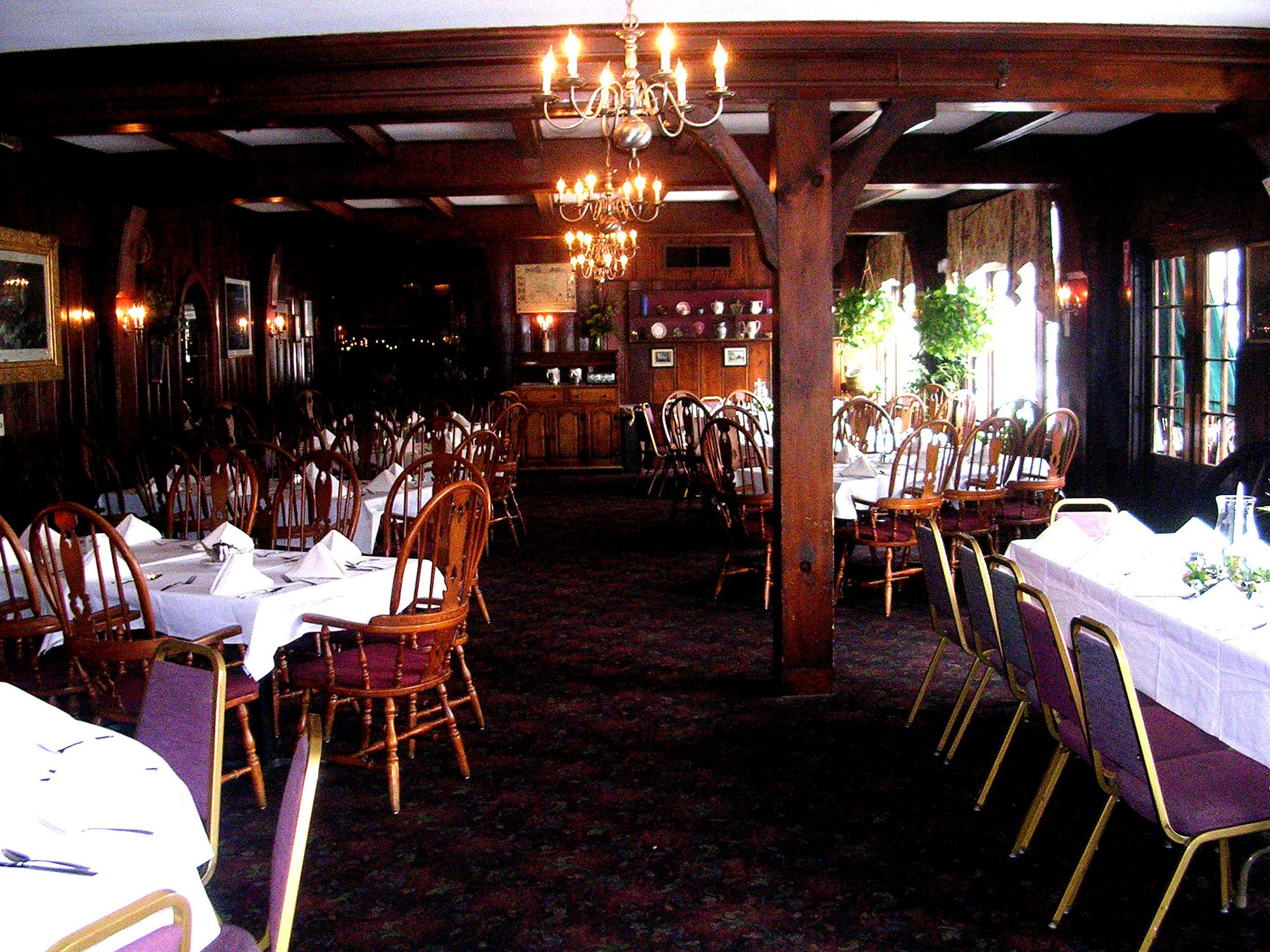 Lamie's Inn & Old Salt Restaurant