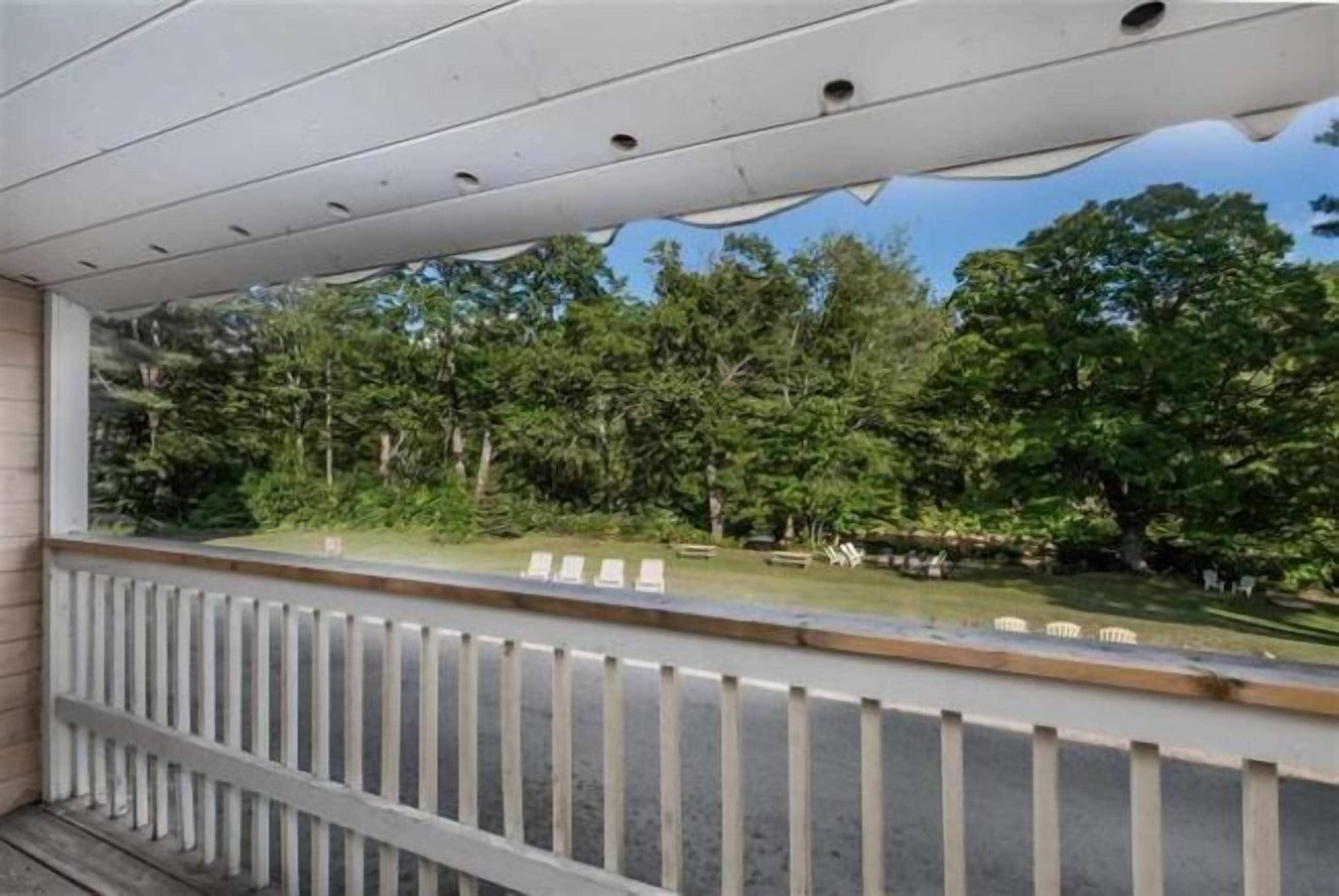 Covered Bridge River View Lodge