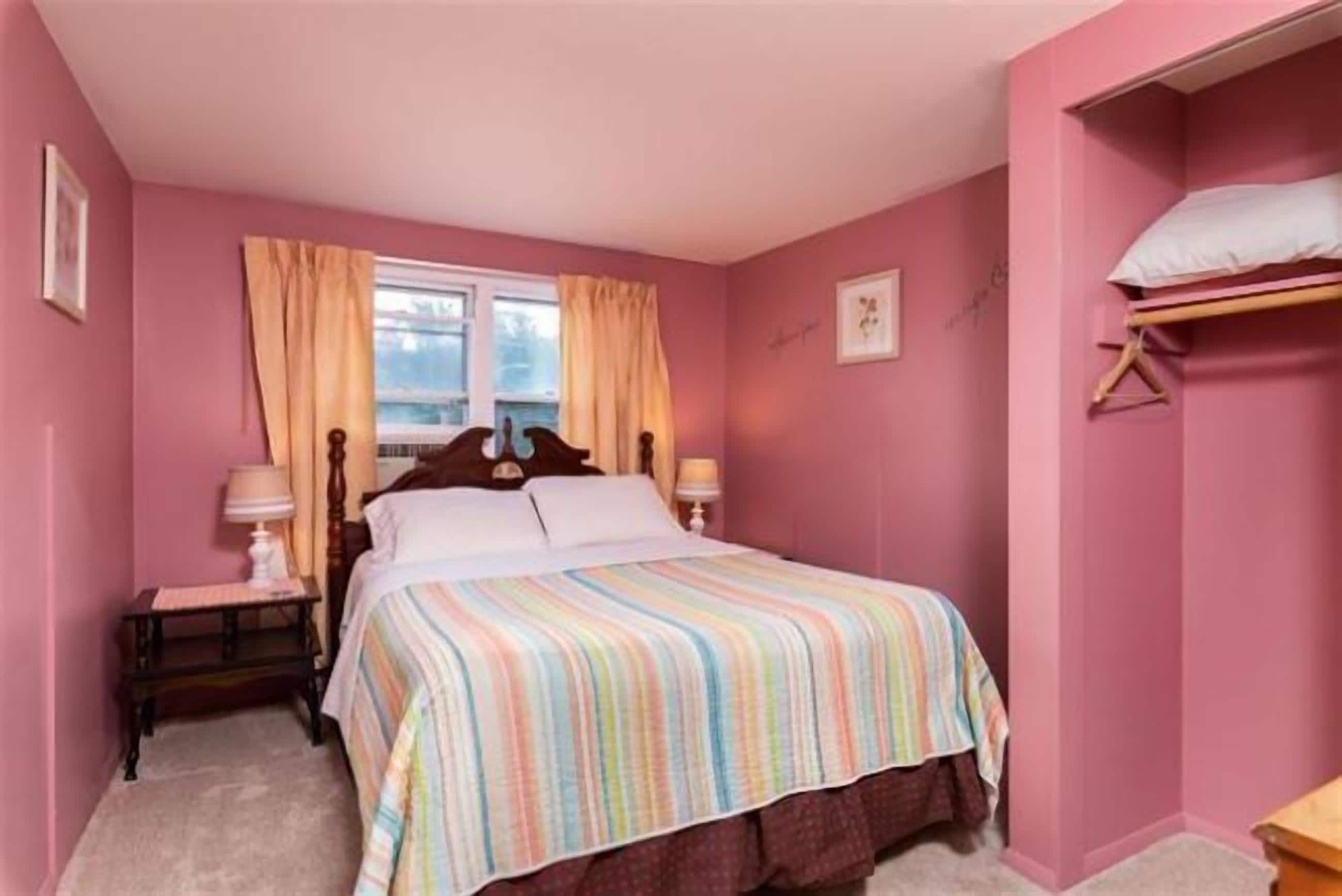 Covered Bridge River View Lodge