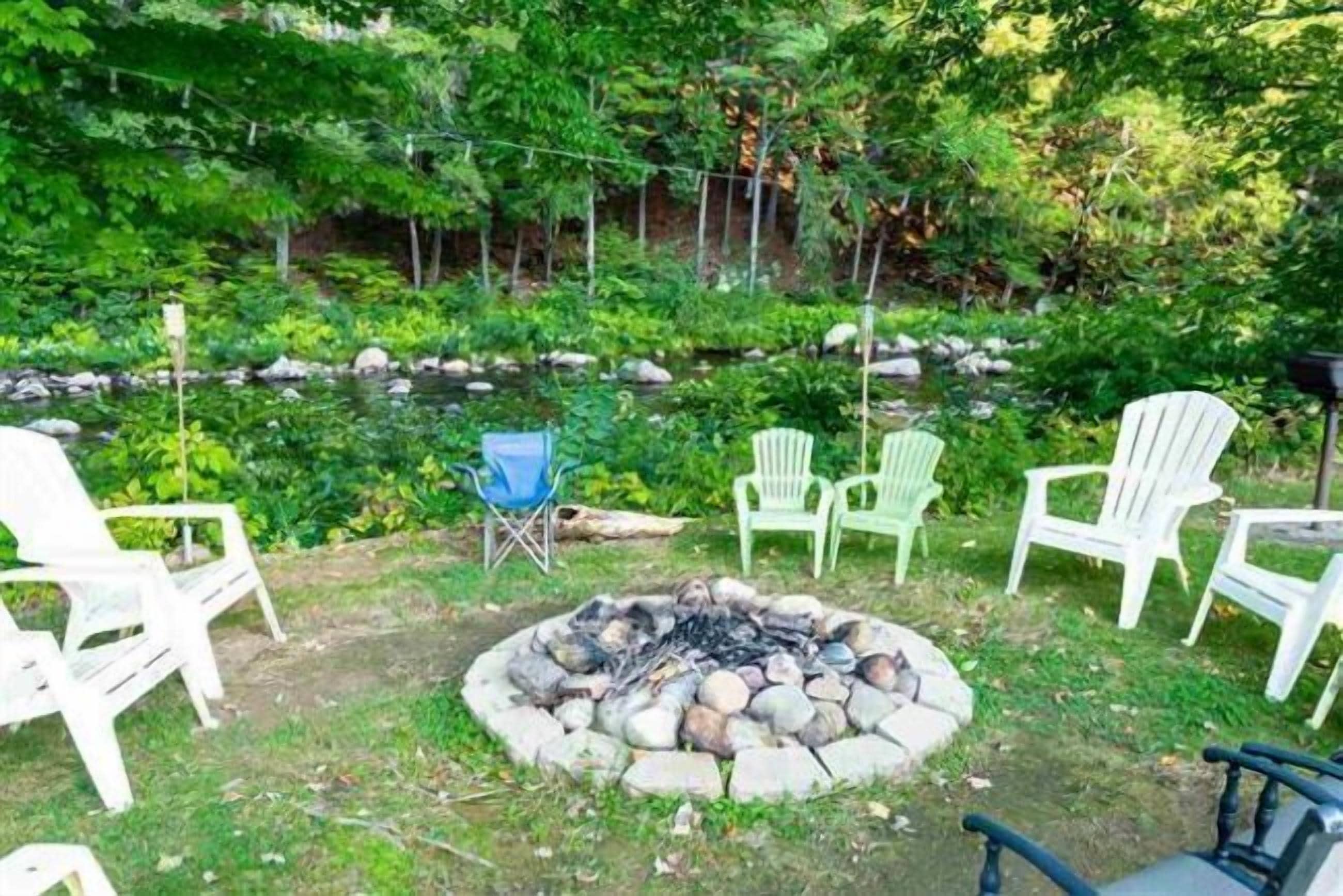 Covered Bridge River View Lodge