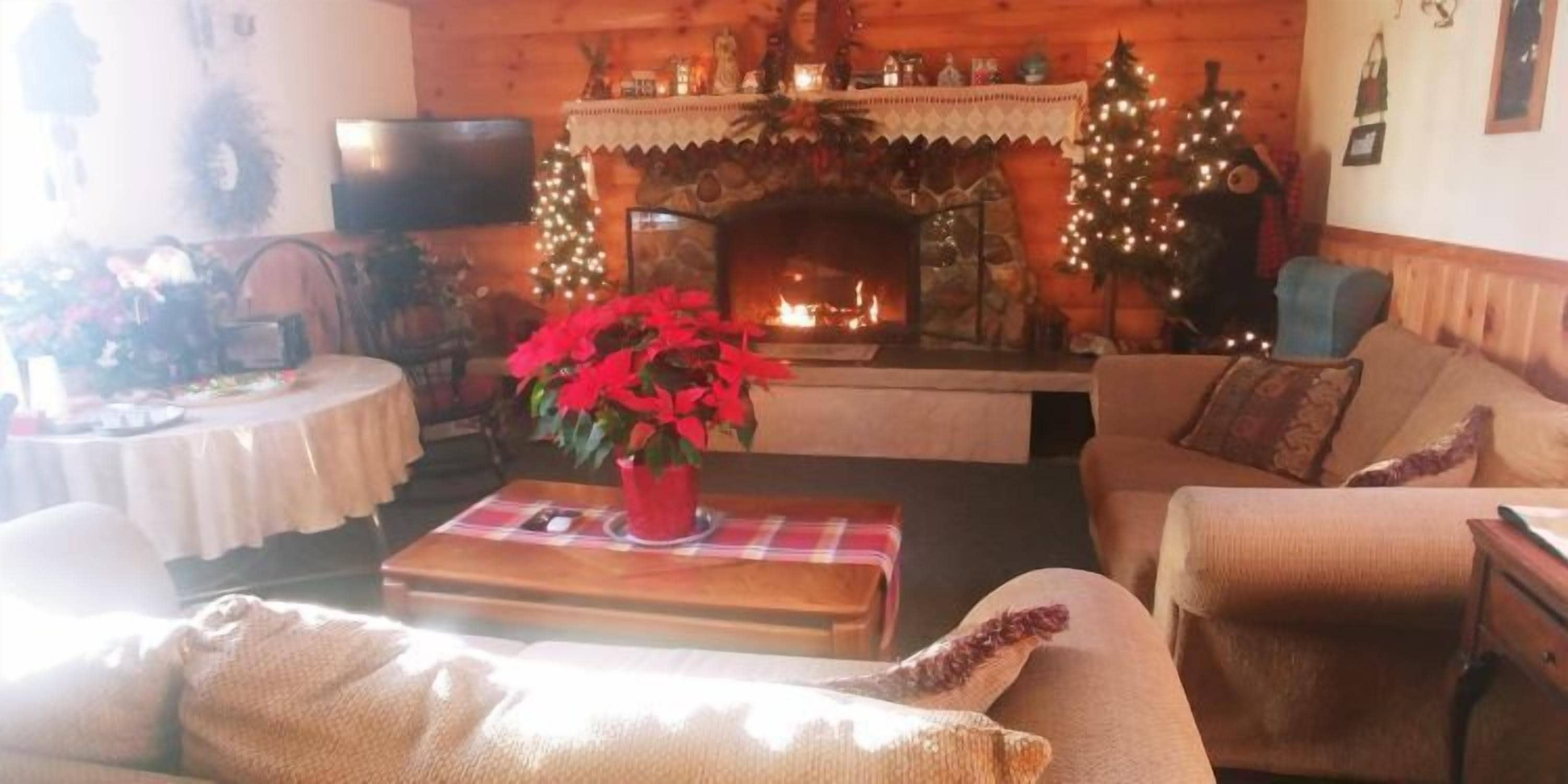 Covered Bridge River View Lodge