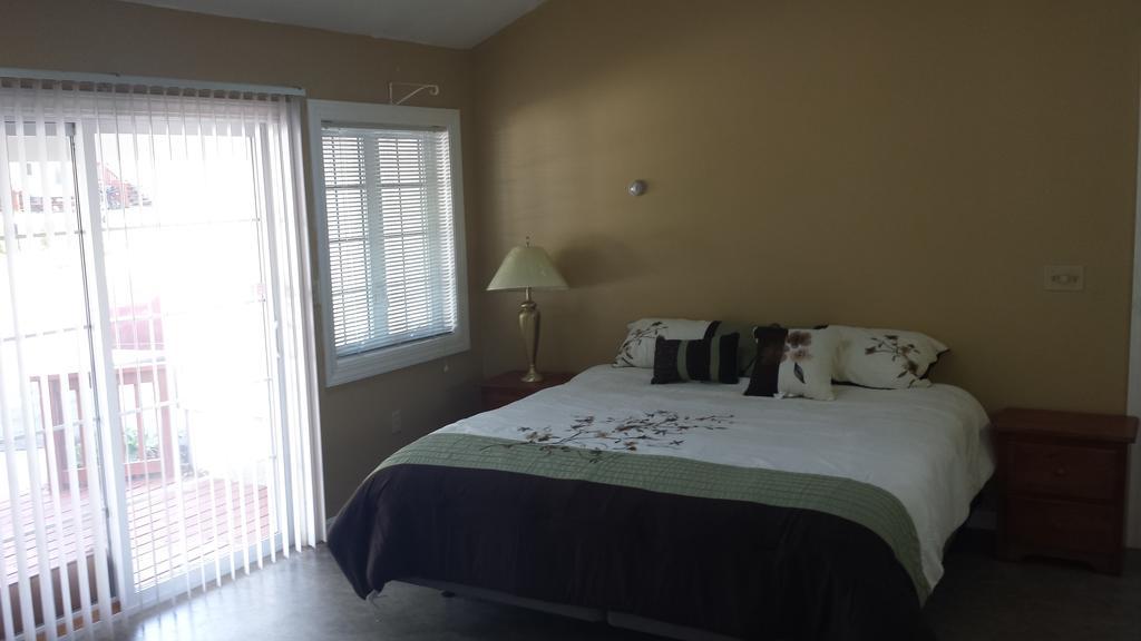 Weirs Beach Motel & Cottages