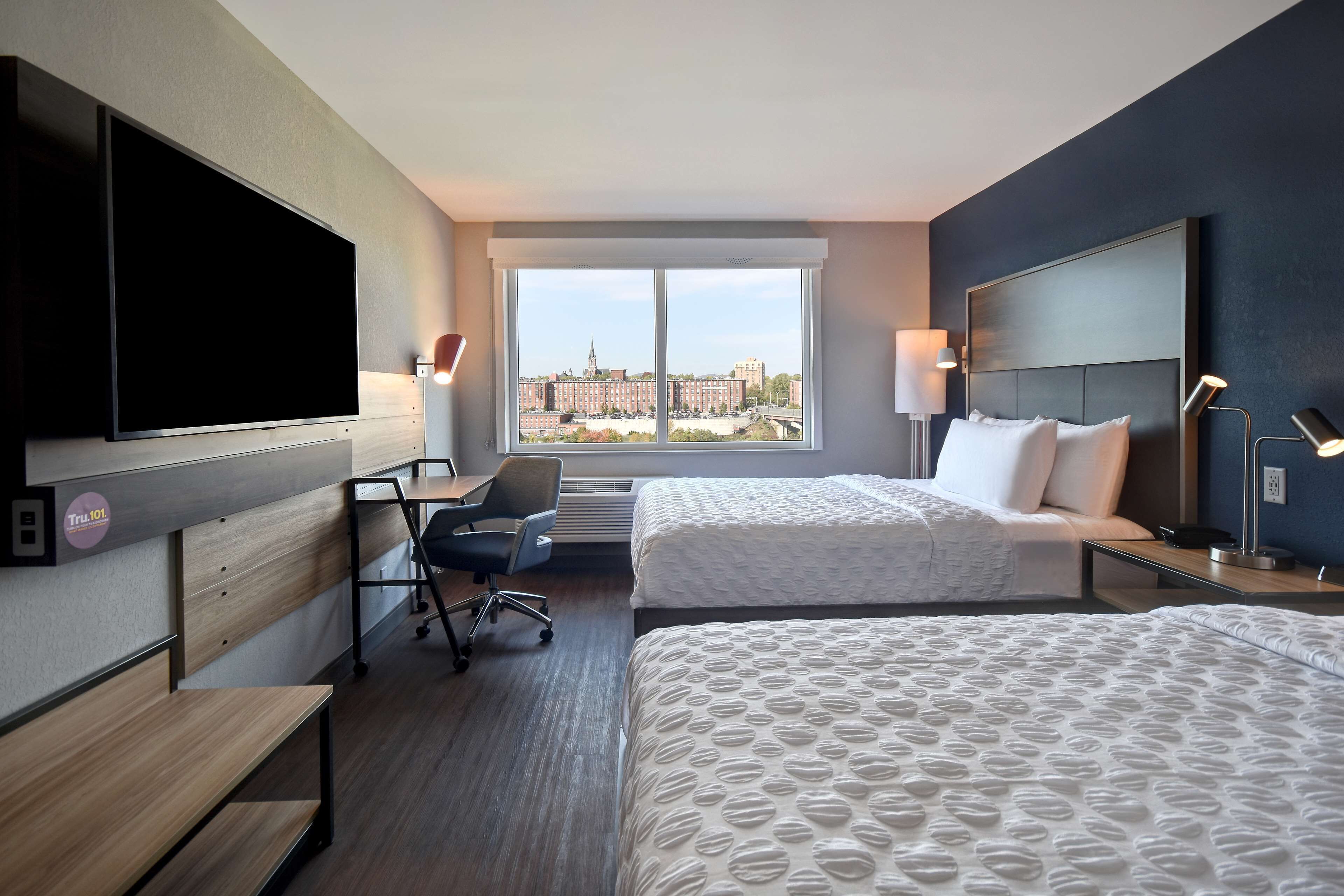 Tru by Hilton Manchester Downtown