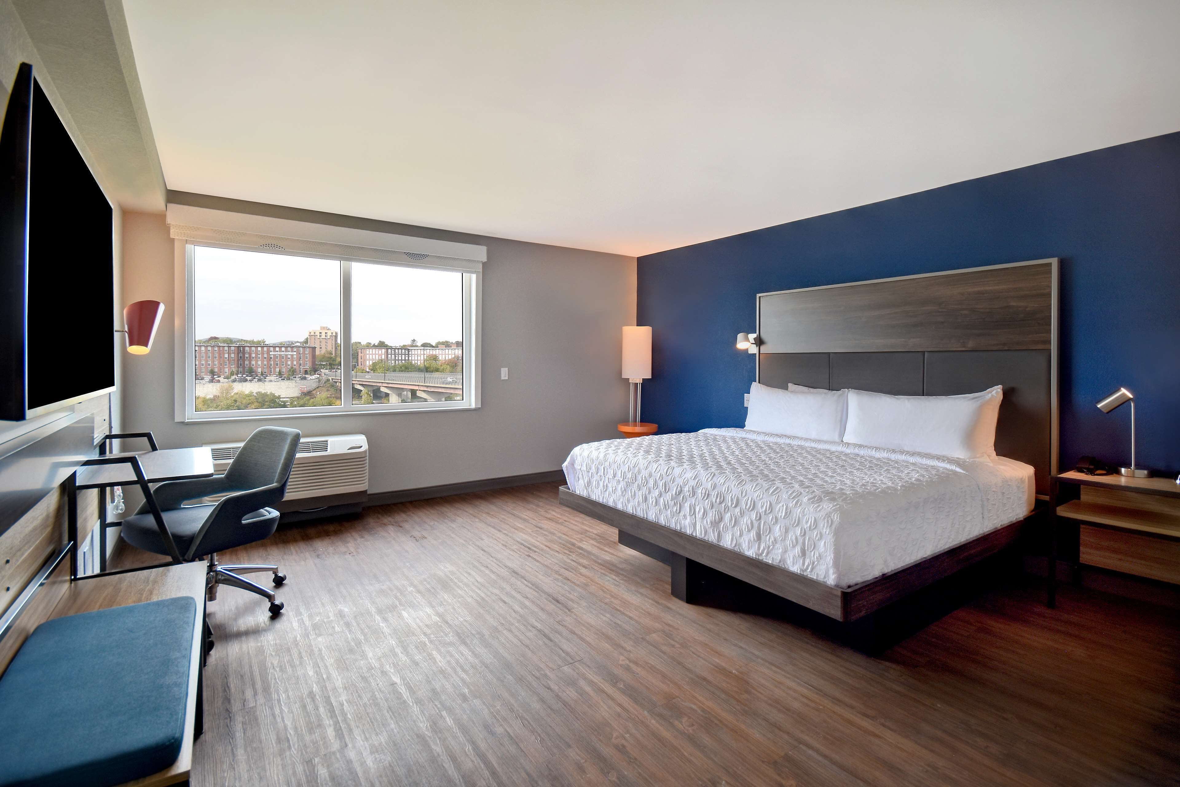 Tru by Hilton Manchester Downtown