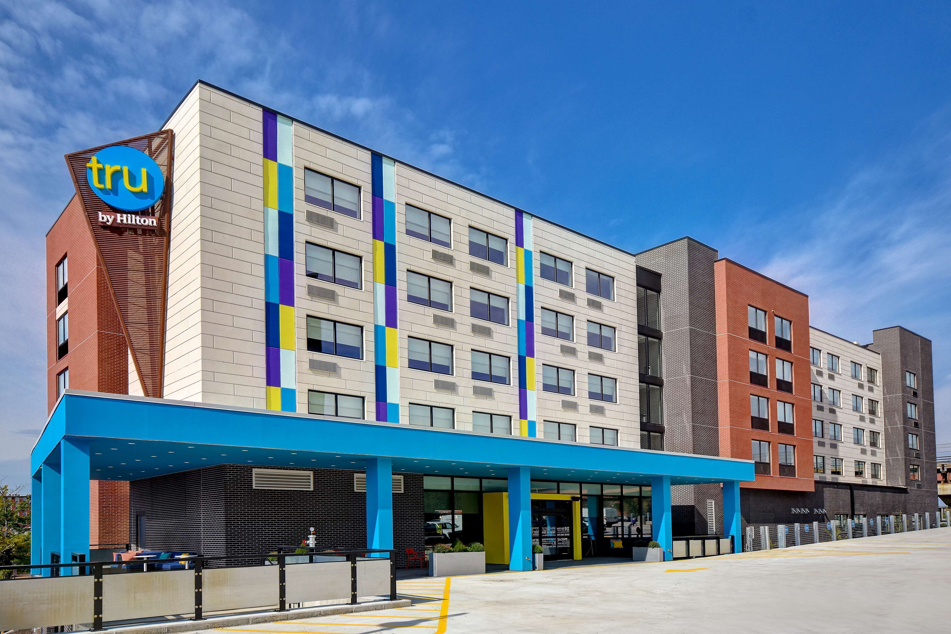 Tru by Hilton Manchester Downtown