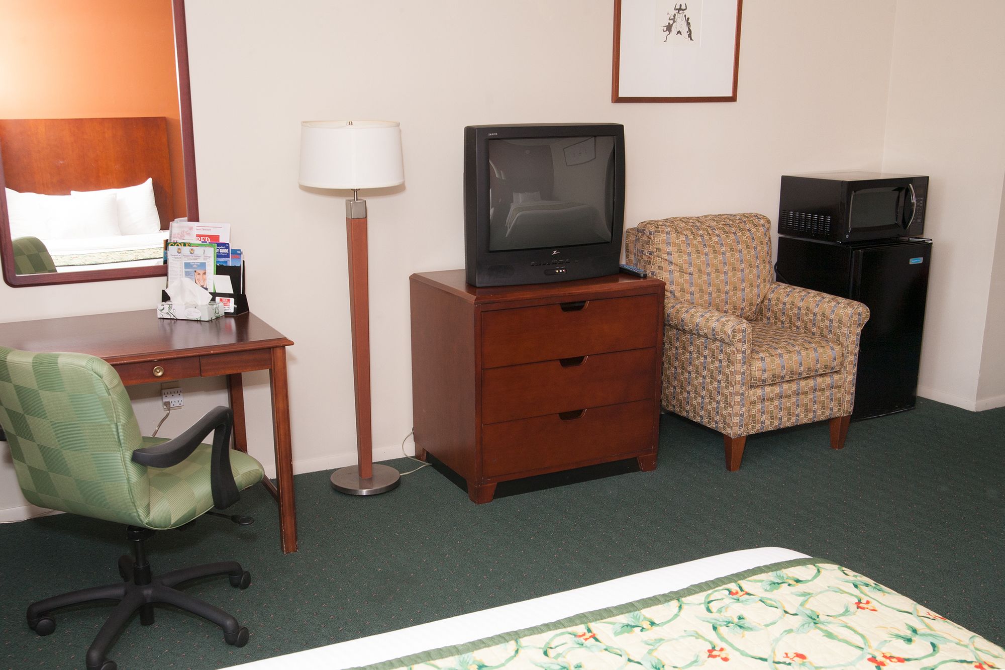 Red Carpet Inn & Suites