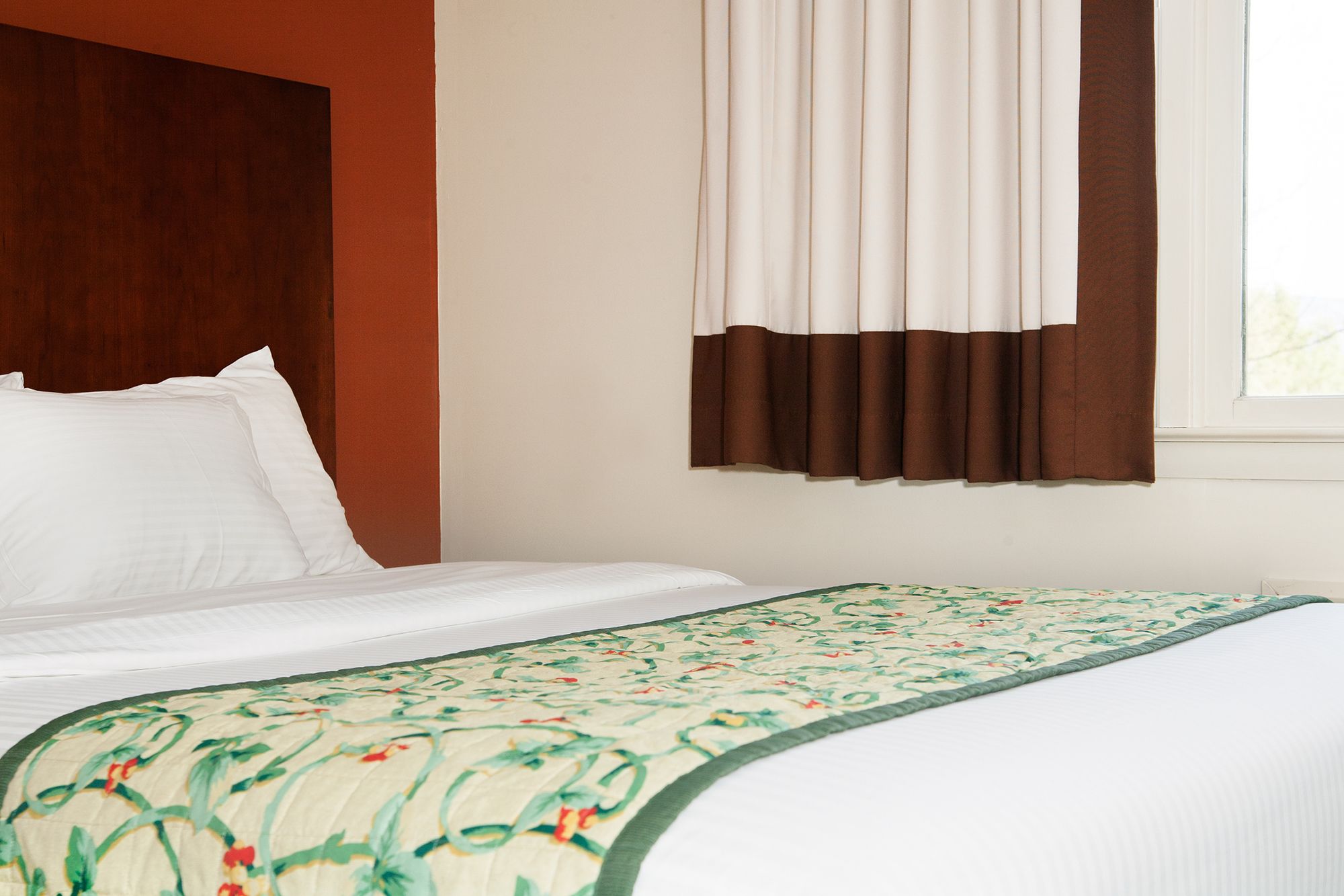 Red Carpet Inn & Suites