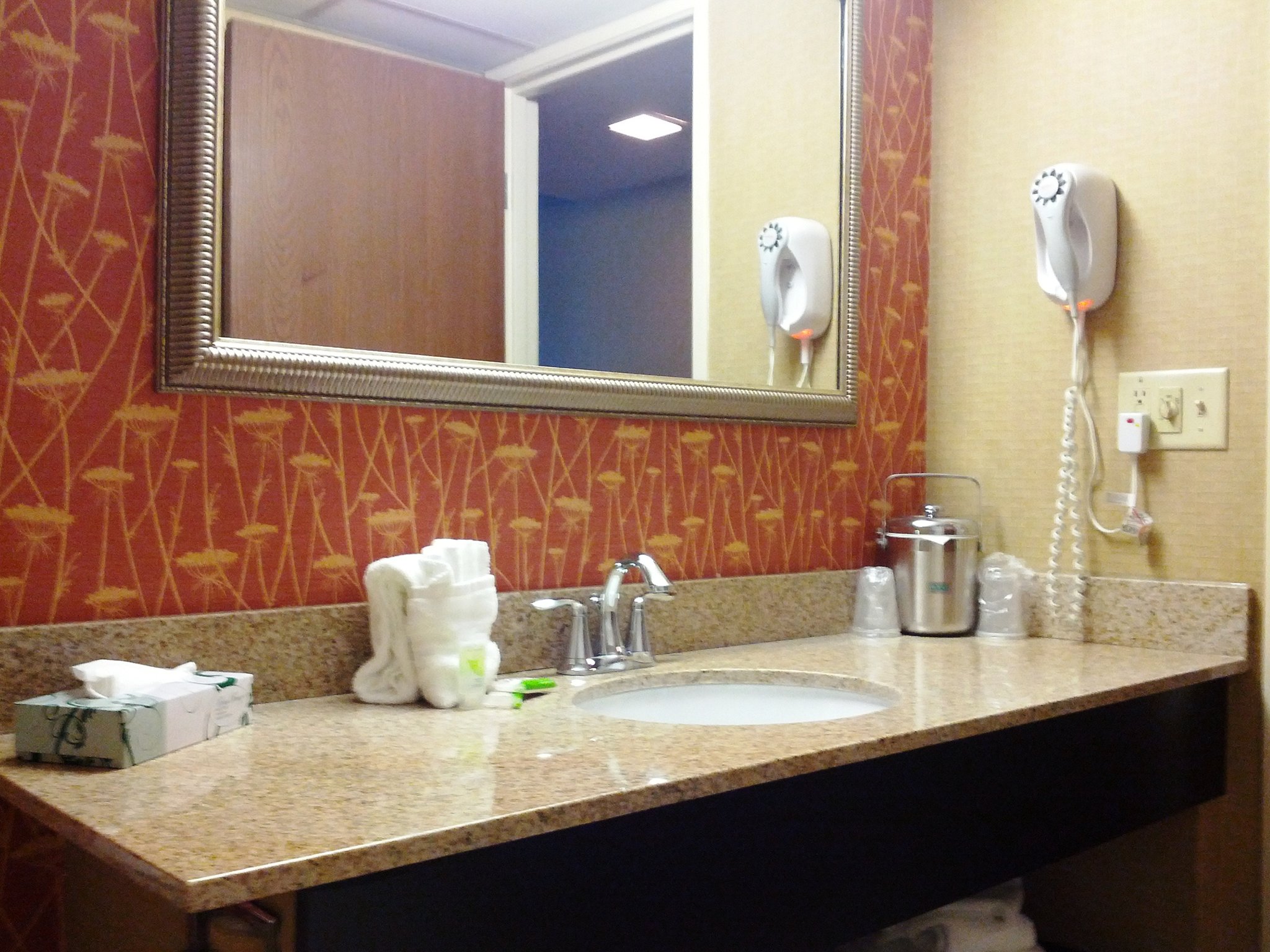 Howard Johnson by Wyndham Portsmouth