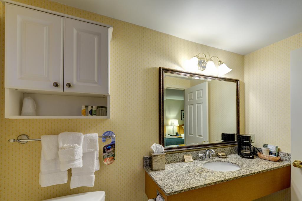 Port Inn and Suites Portsmouth, an Ascend Collection Hotel