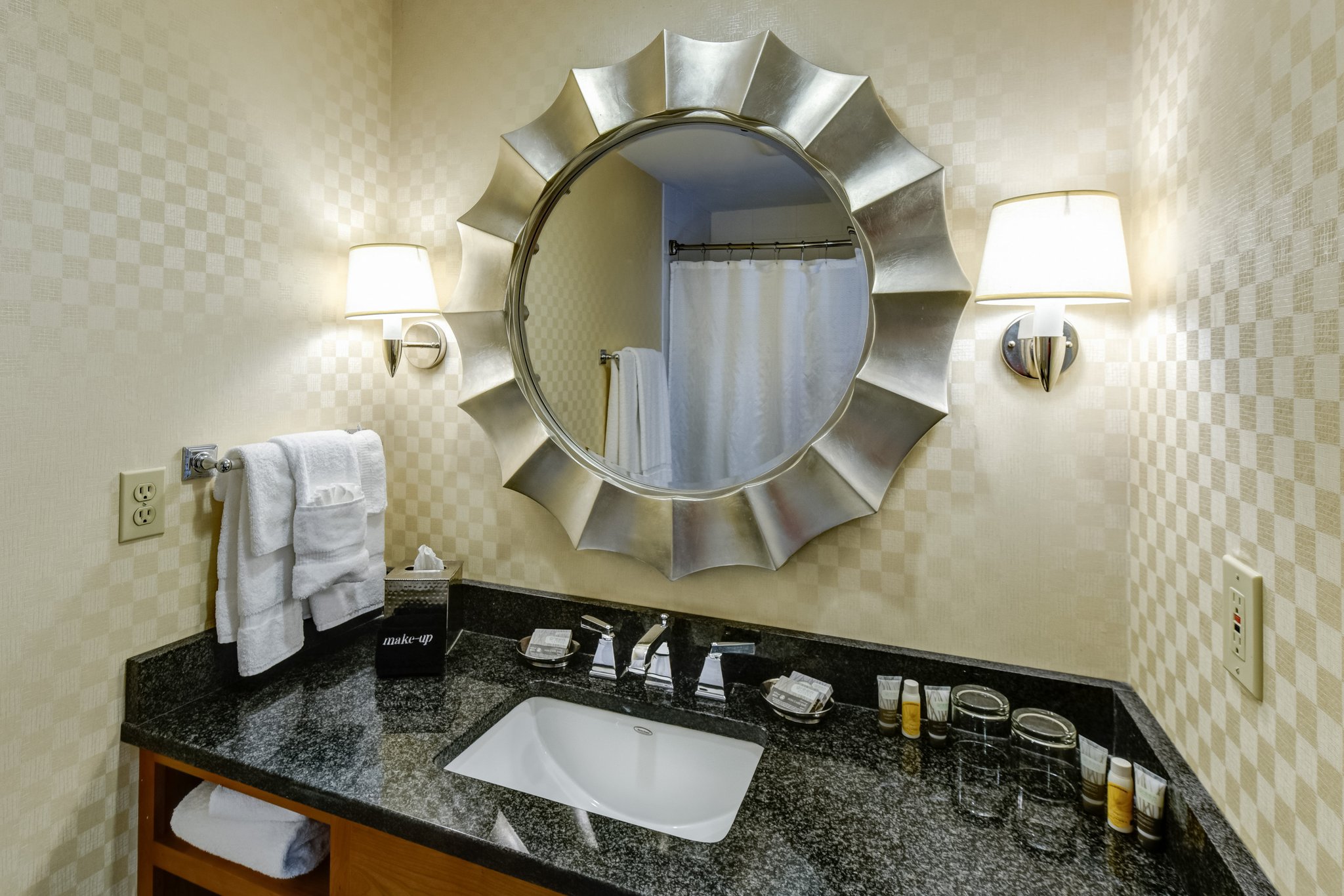 Port Inn and Suites Portsmouth, an Ascend Collection Hotel