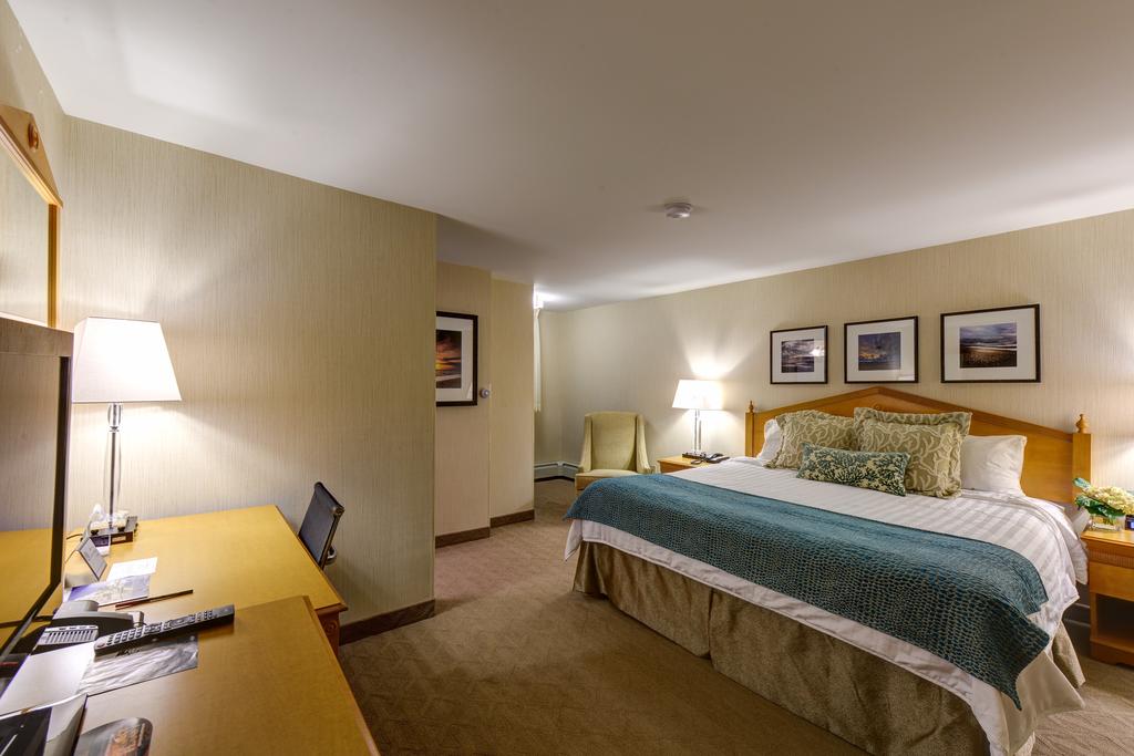 Port Inn and Suites Portsmouth, an Ascend Collection Hotel