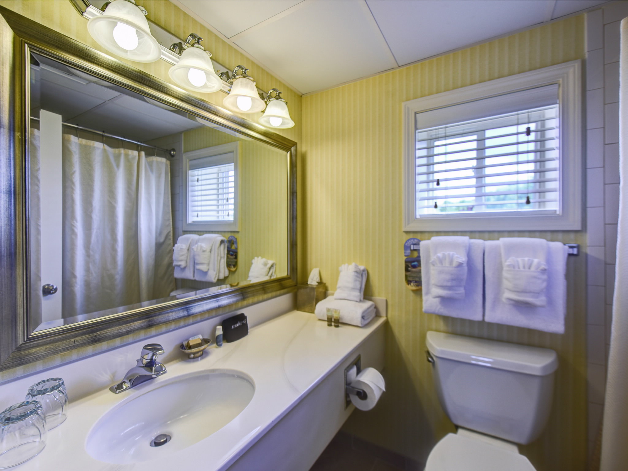 Port Inn and Suites Portsmouth, an Ascend Collection Hotel