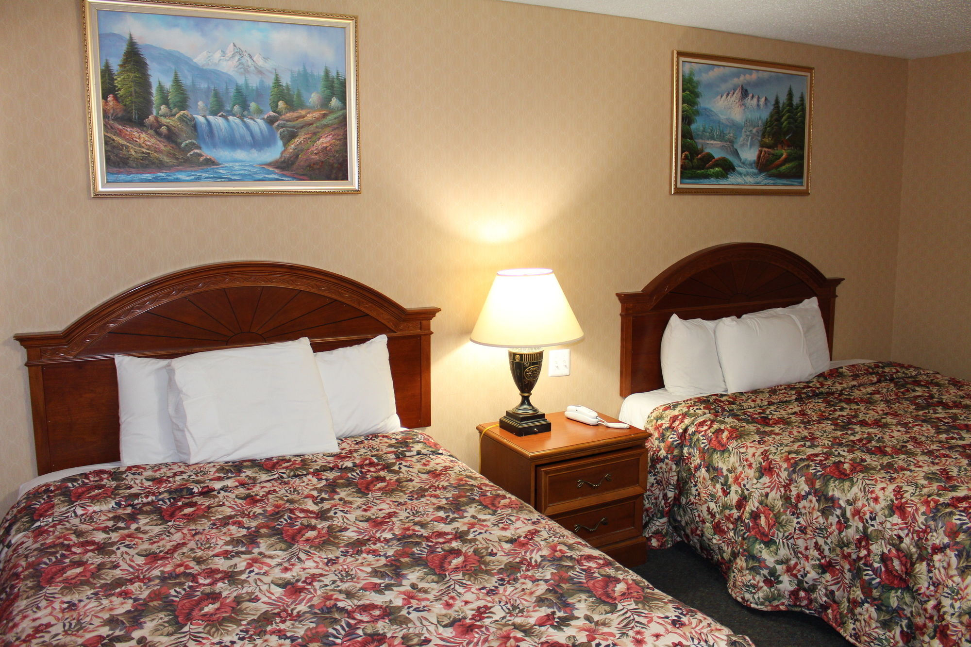 Highlander Motor Inn