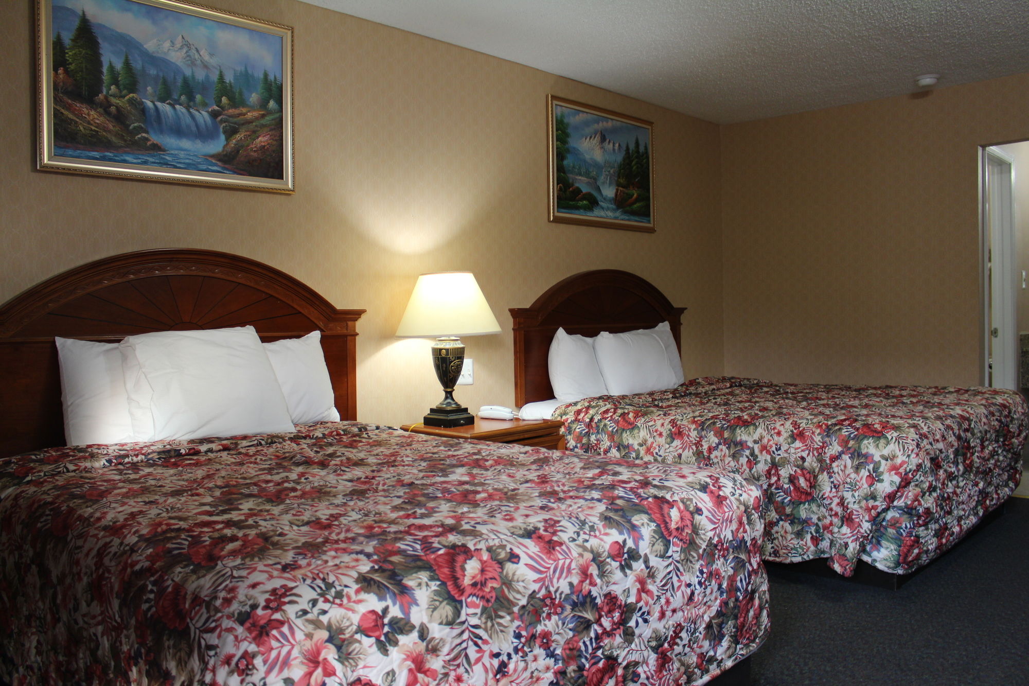 Highlander Motor Inn