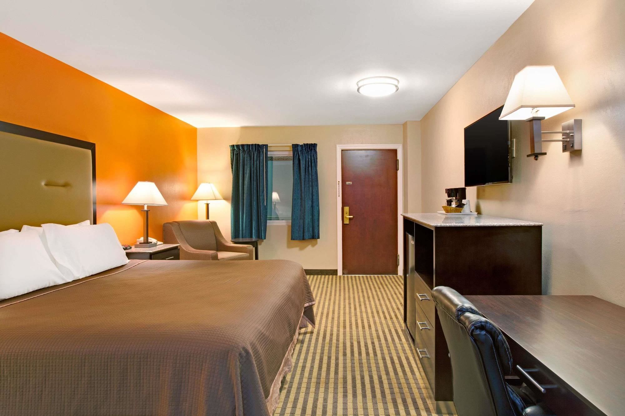 Travelodge by Wyndham Bellmawr