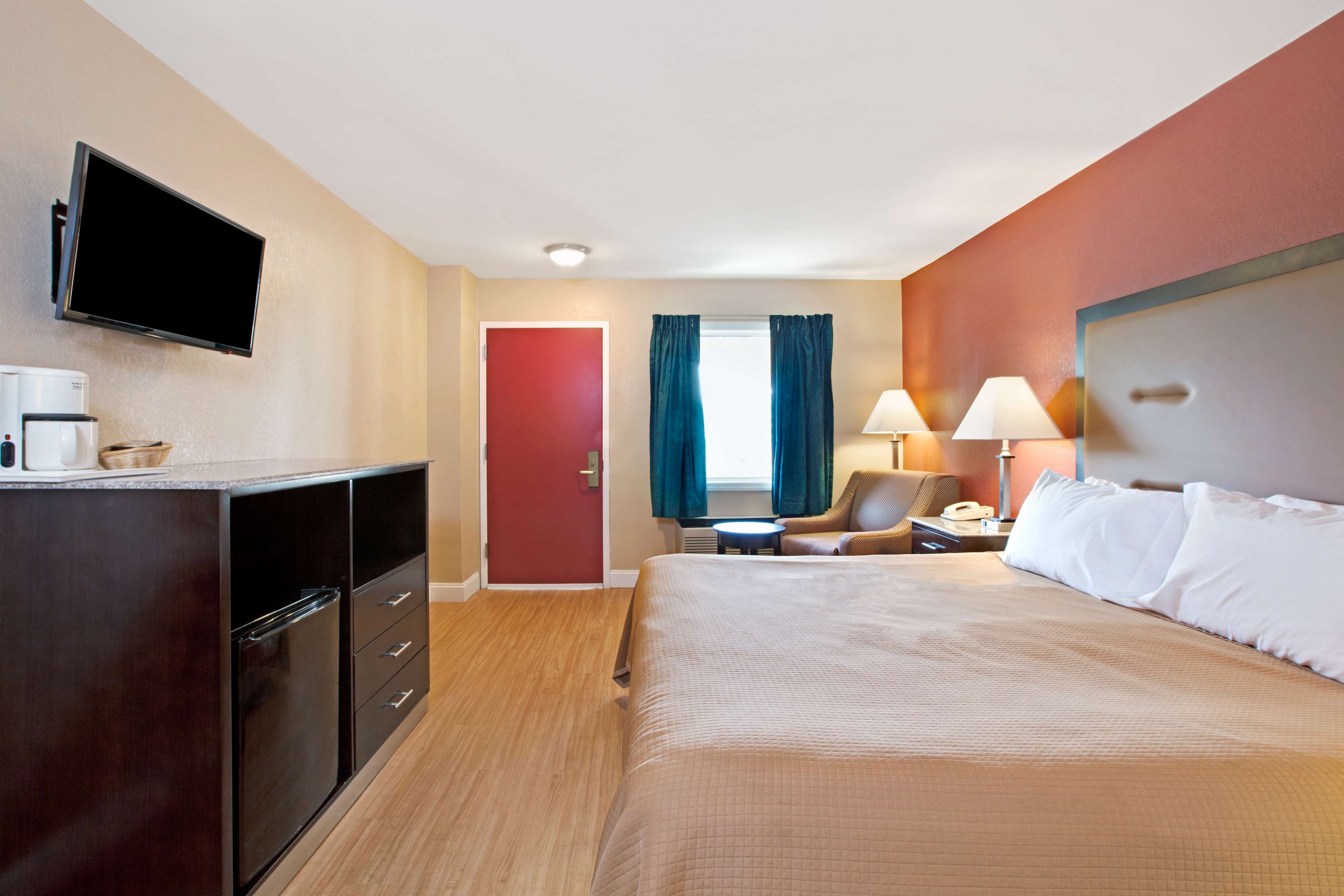 Travelodge by Wyndham Bellmawr