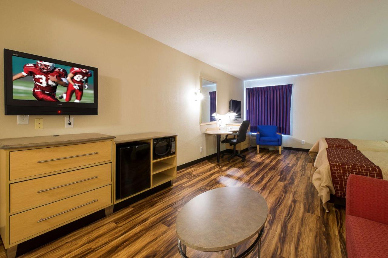 Red Roof Inn & Suites Philadelphia - Bellmawr