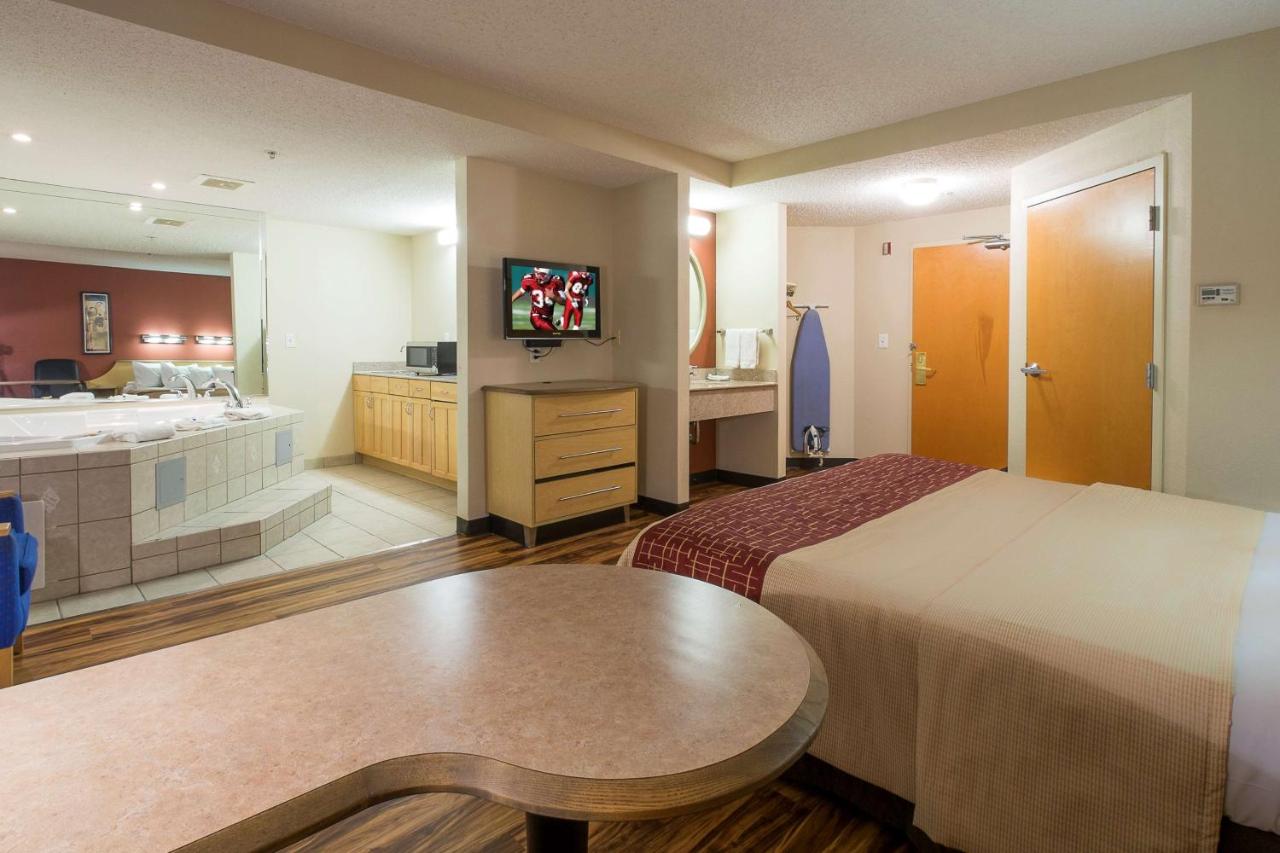 Red Roof Inn & Suites Philadelphia - Bellmawr