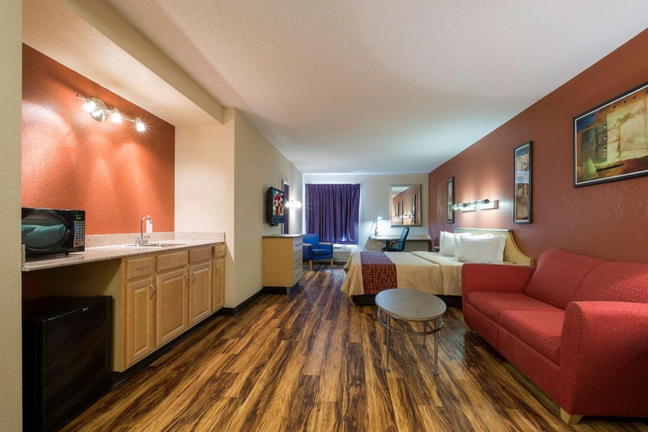 Red Roof Inn & Suites Philadelphia - Bellmawr