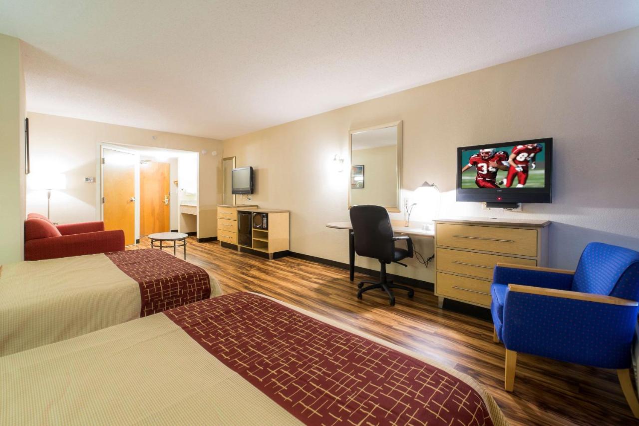 Red Roof Inn & Suites Philadelphia - Bellmawr