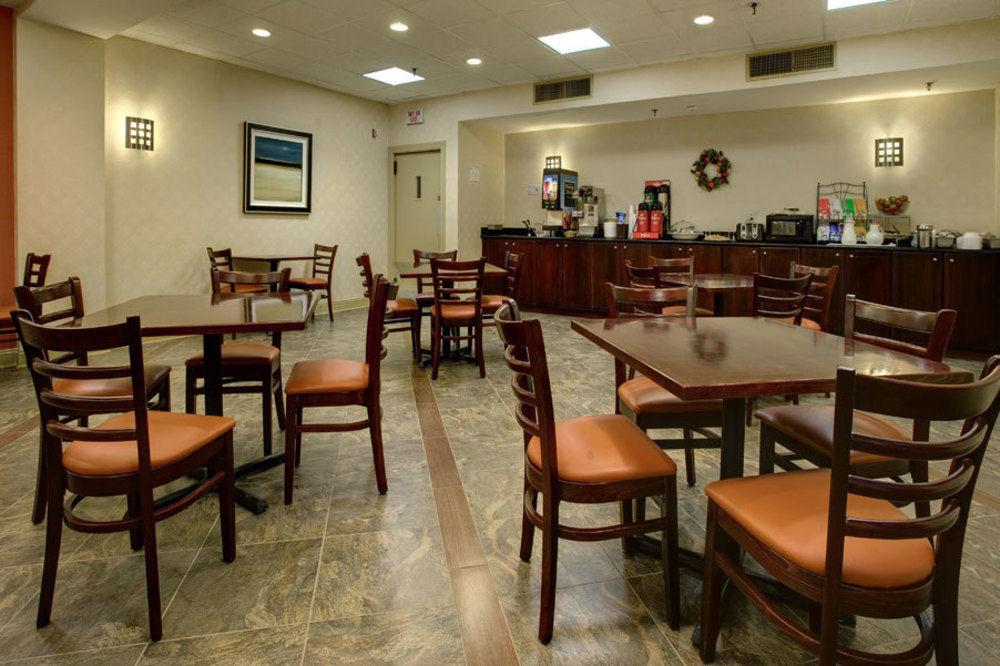 HomeTowne Studios by Red Roof Bordentown - McGuire AFB