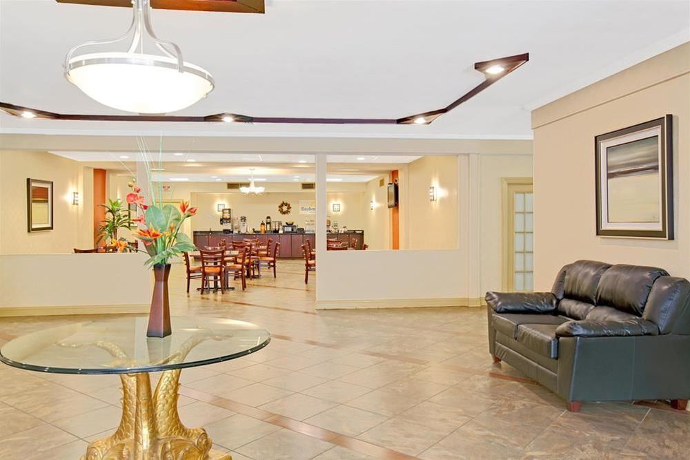 HomeTowne Studios by Red Roof Bordentown - McGuire AFB