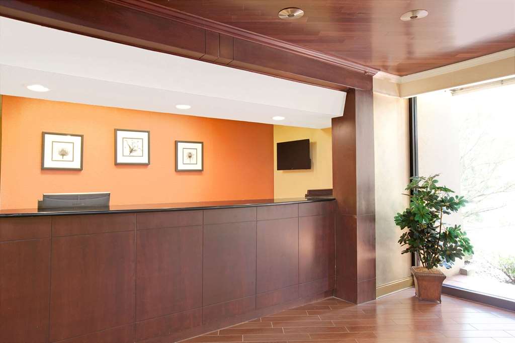 HomeTowne Studios by Red Roof Bordentown - McGuire AFB