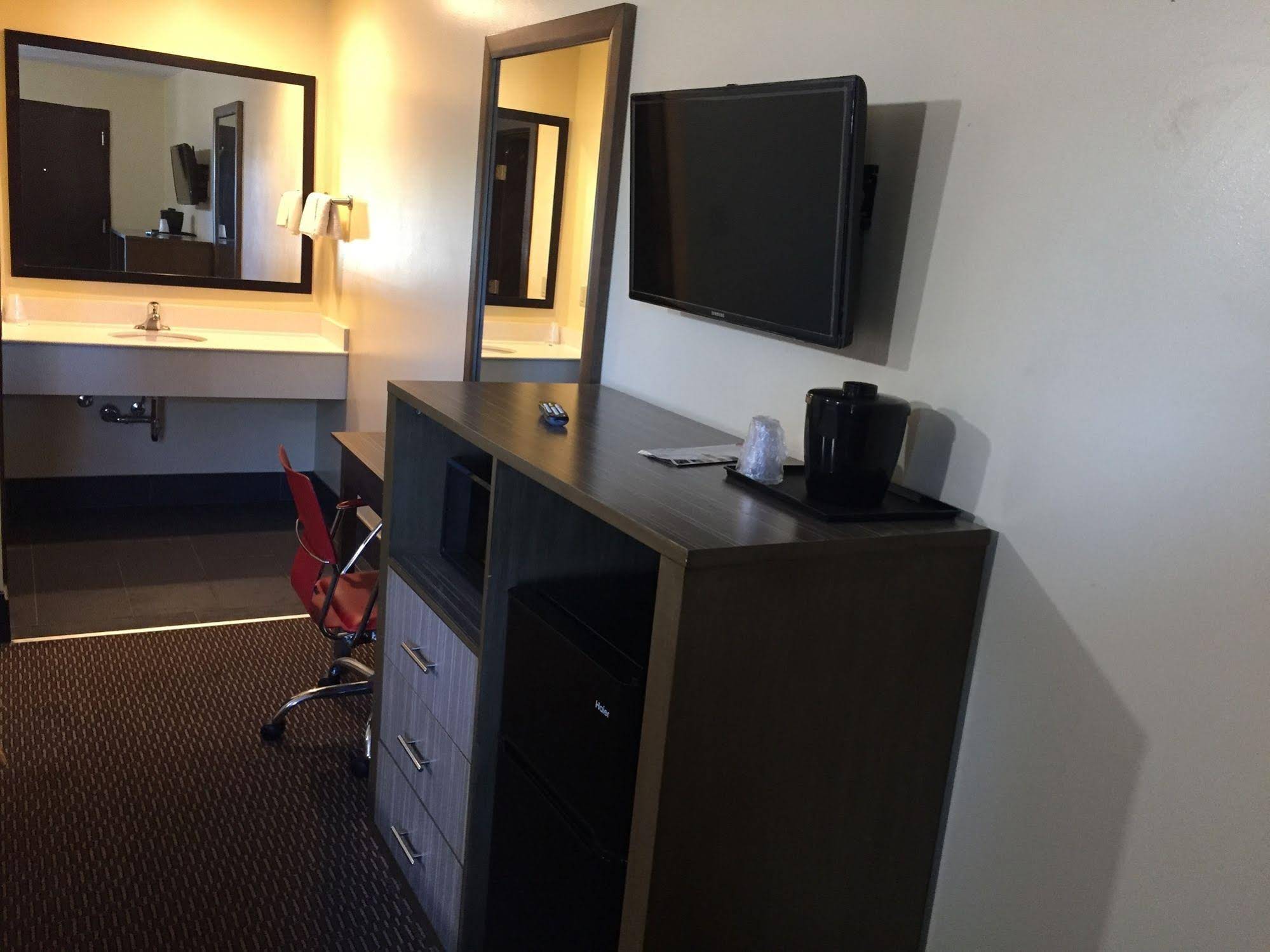 Brick Motor Inn