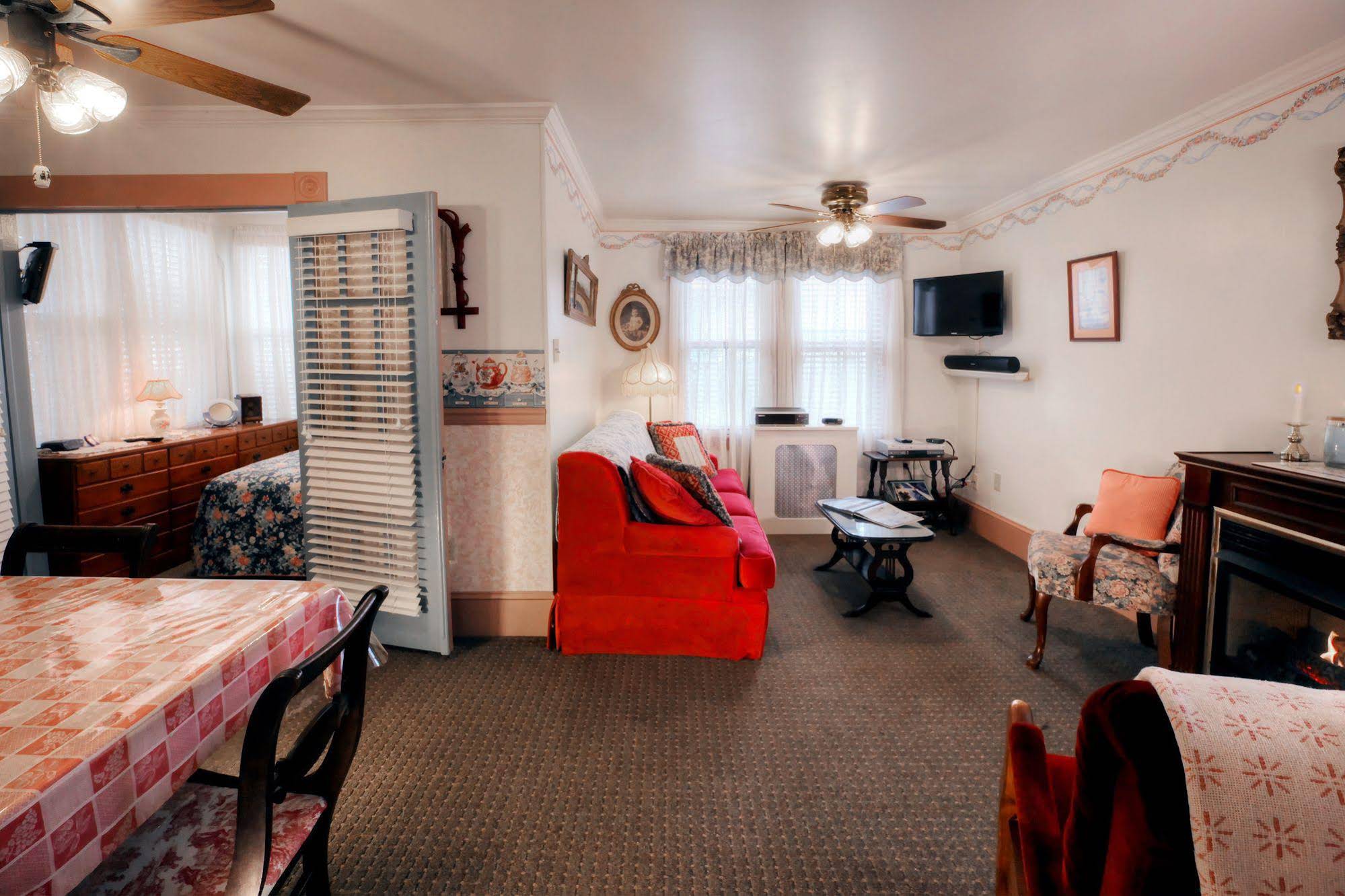 Antoinette's Apartments & Suites
