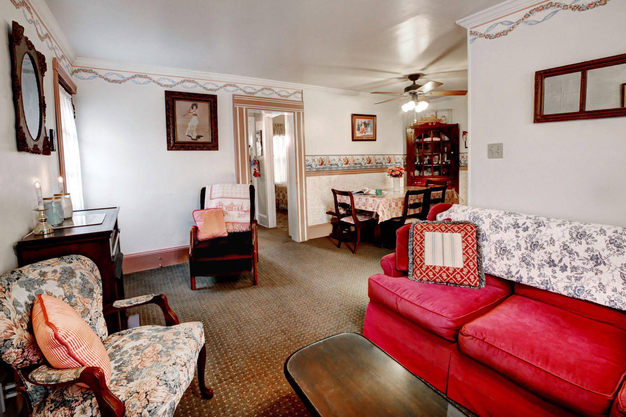 Antoinette's Apartments & Suites