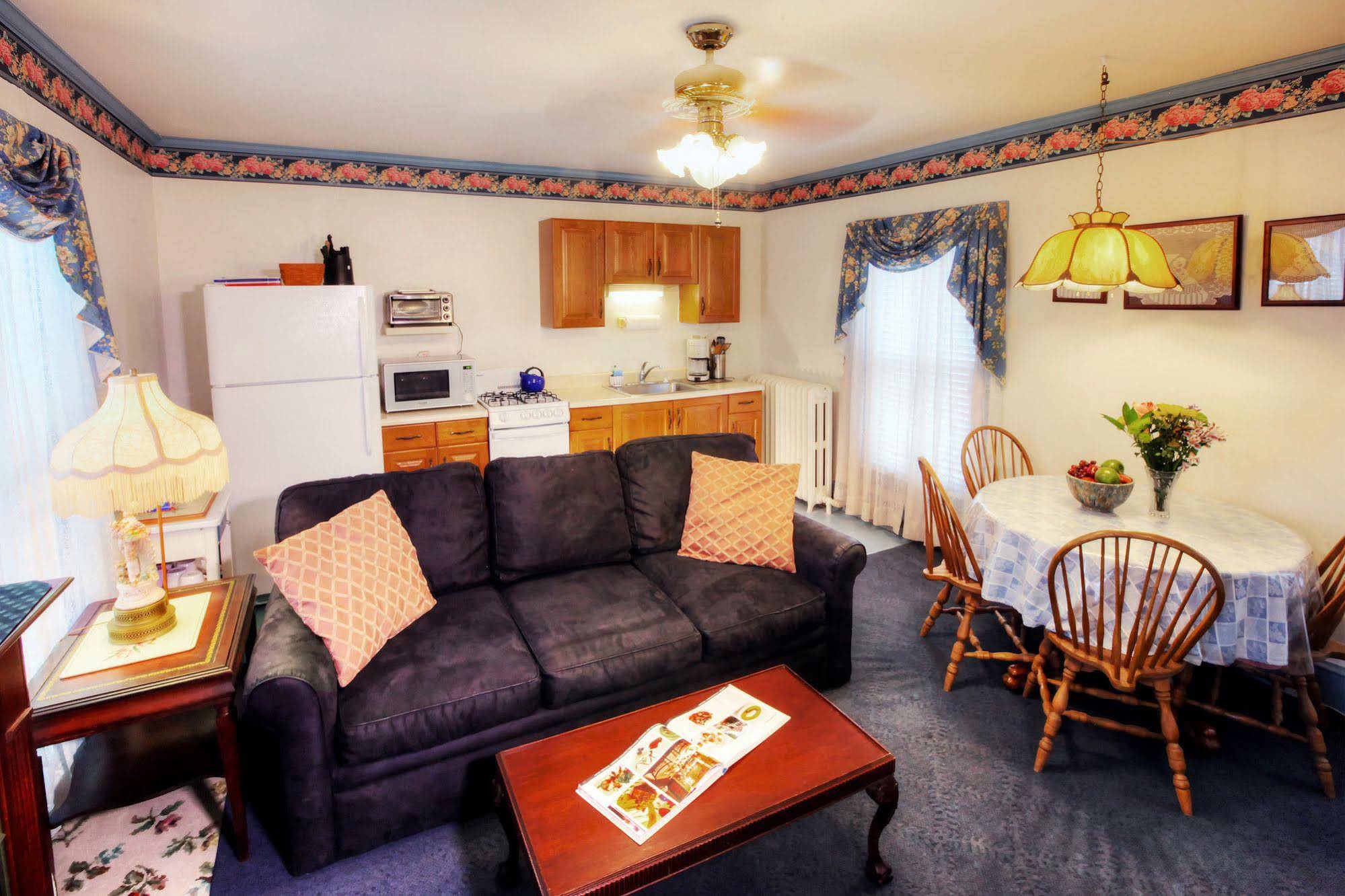 Antoinette's Apartments & Suites
