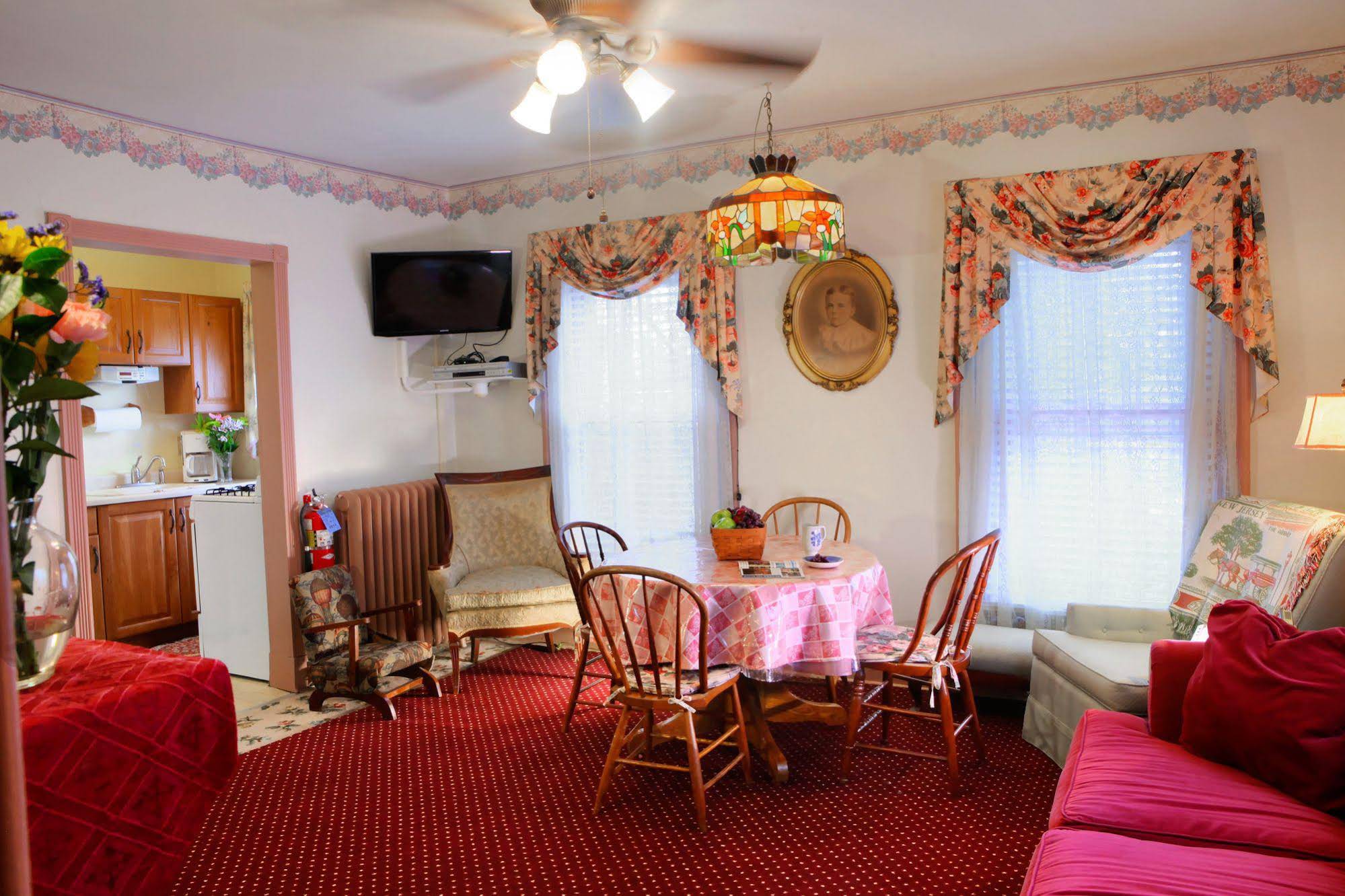 Antoinette's Apartments & Suites