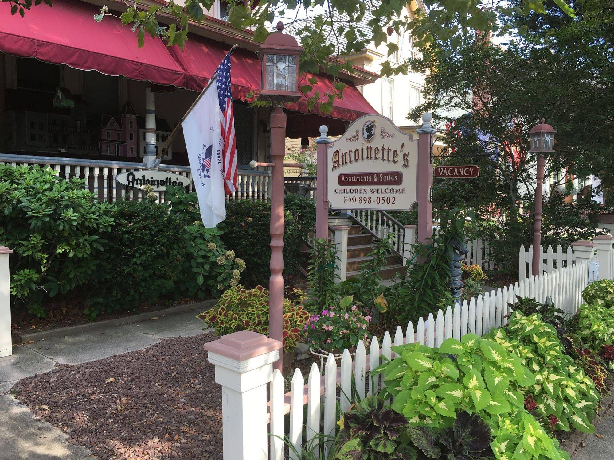 Antoinette's Apartments & Suites