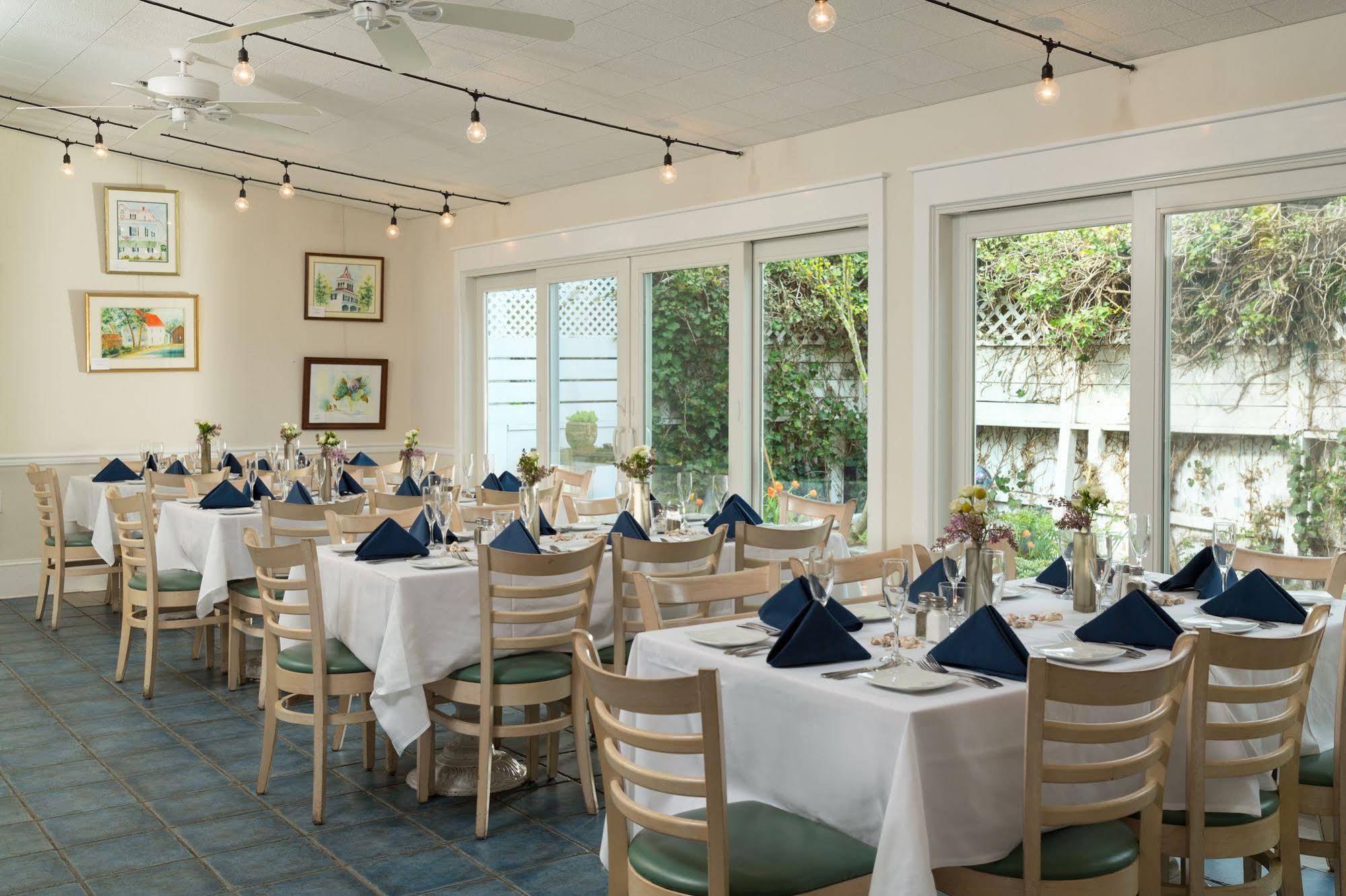 Carroll Villa Hotel