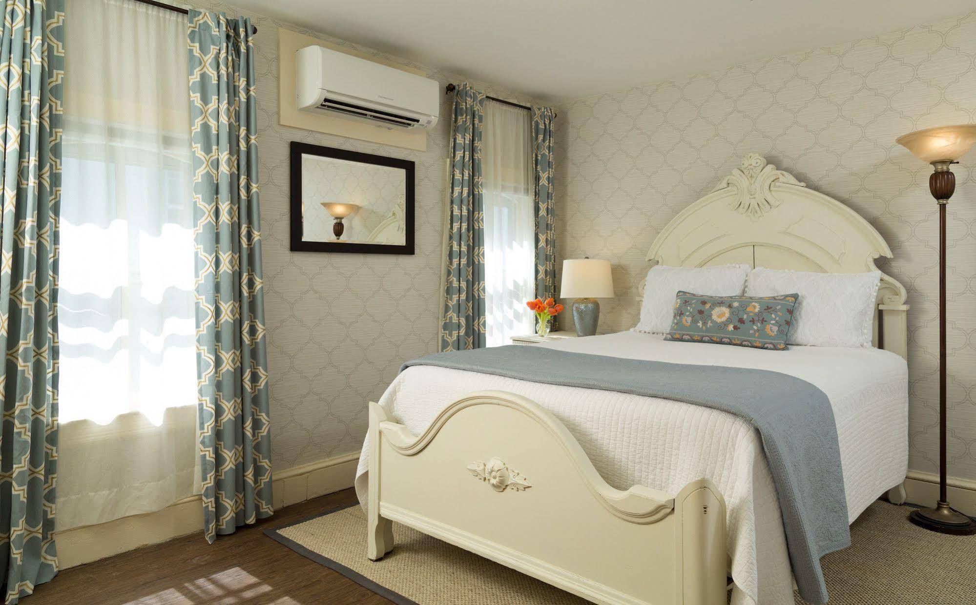 Carroll Villa Hotel