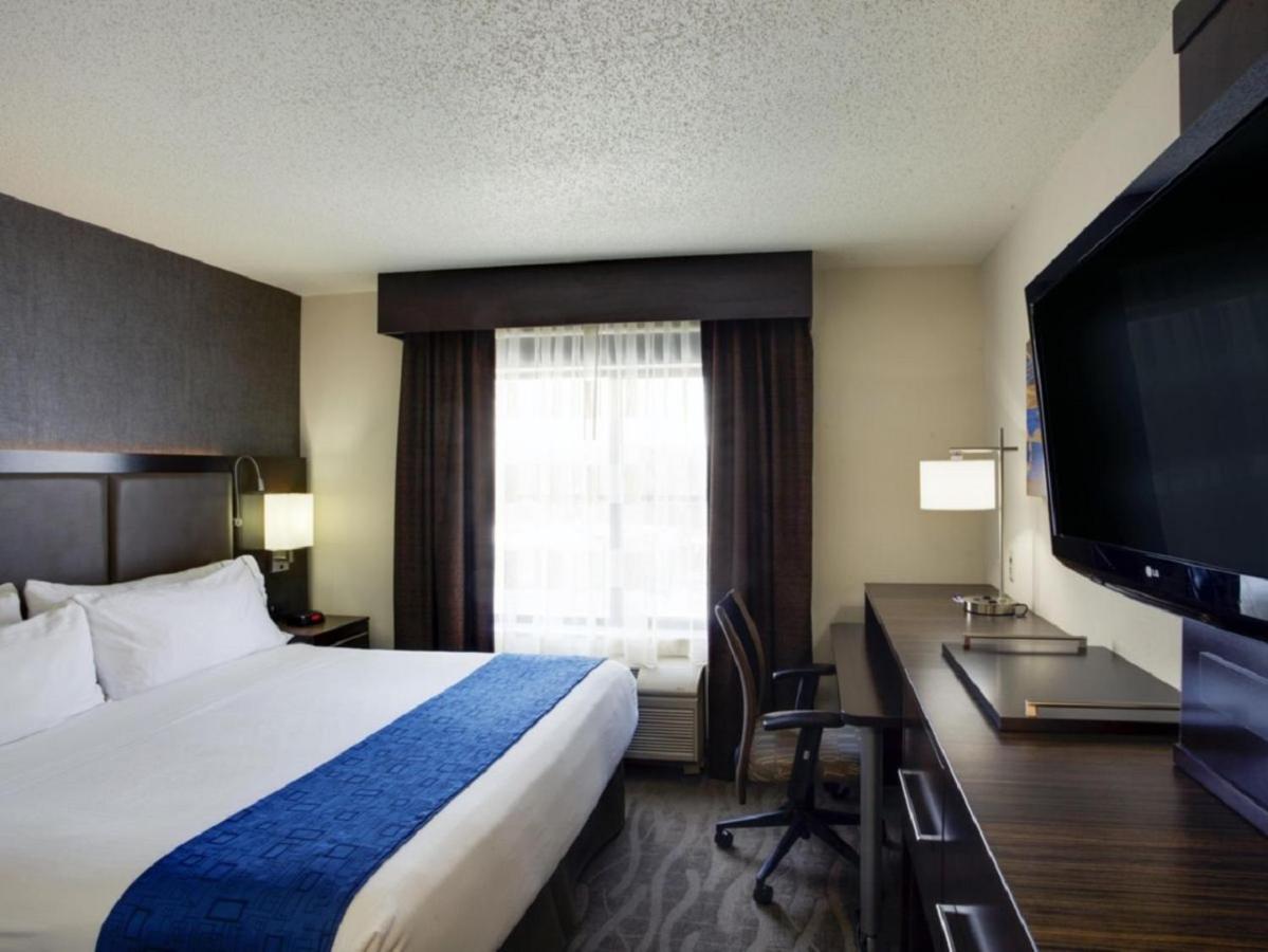 Holiday Inn Express Meadowlands Area