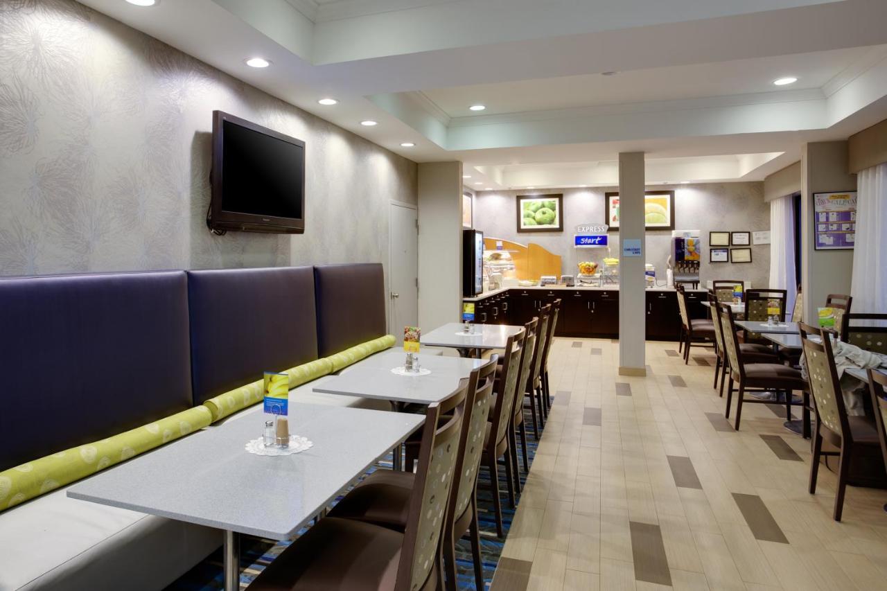 Holiday Inn Express Meadowlands Area