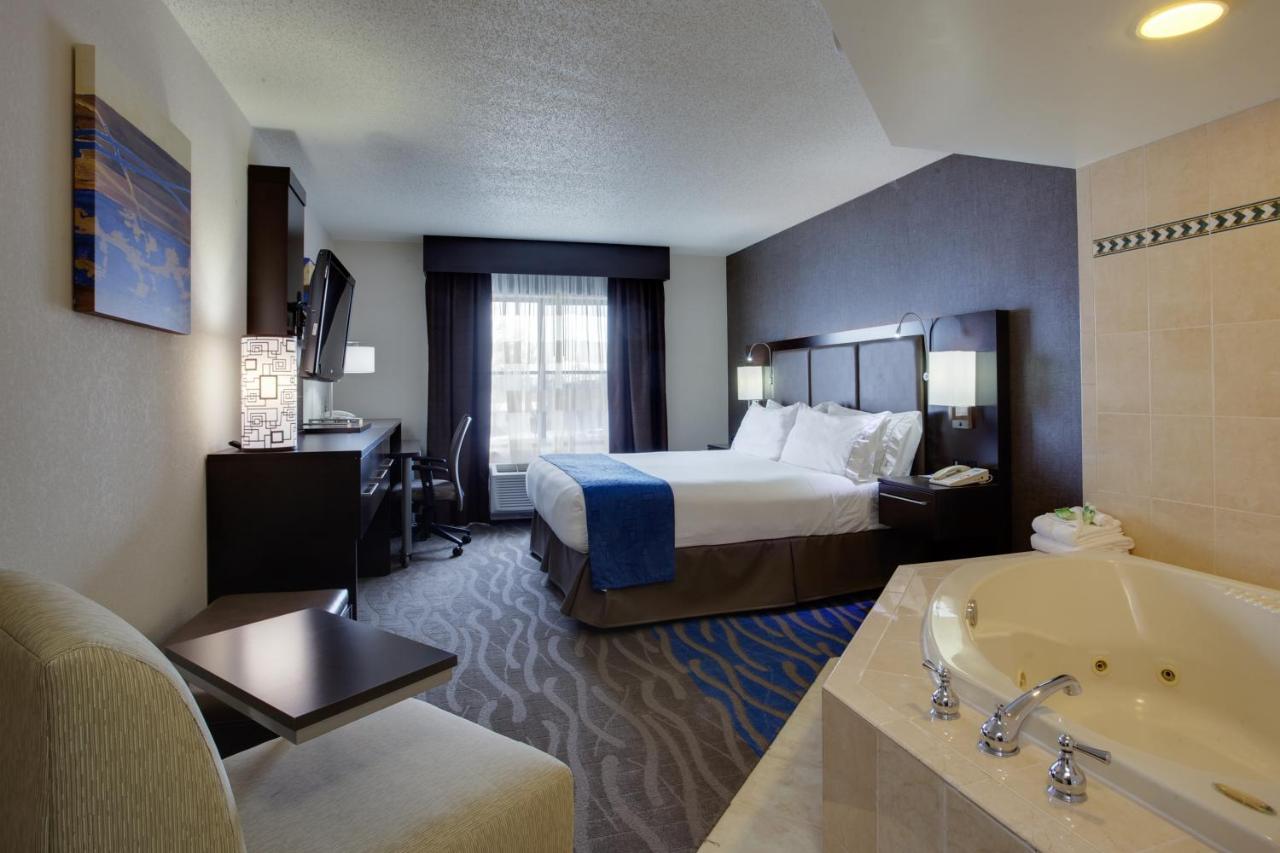 Holiday Inn Express Meadowlands Area