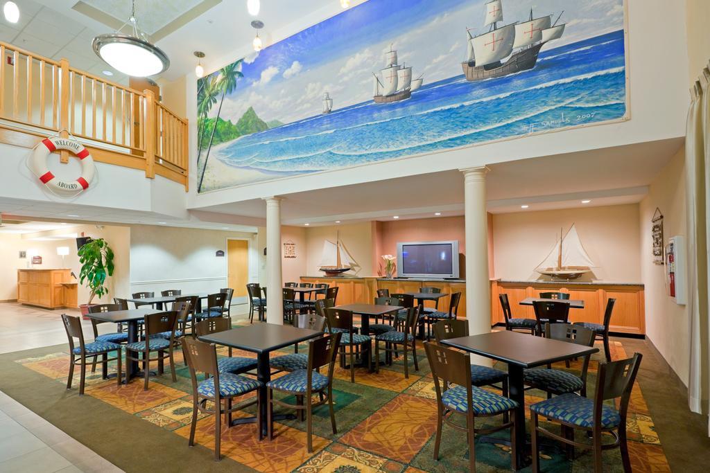 Holiday Inn Express Hotel & Suites Carneys Point