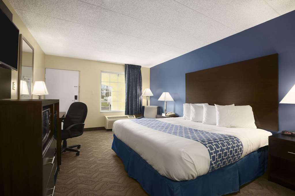 Days Inn & Suites by Wyndham Cherry Hill - Philadelphia