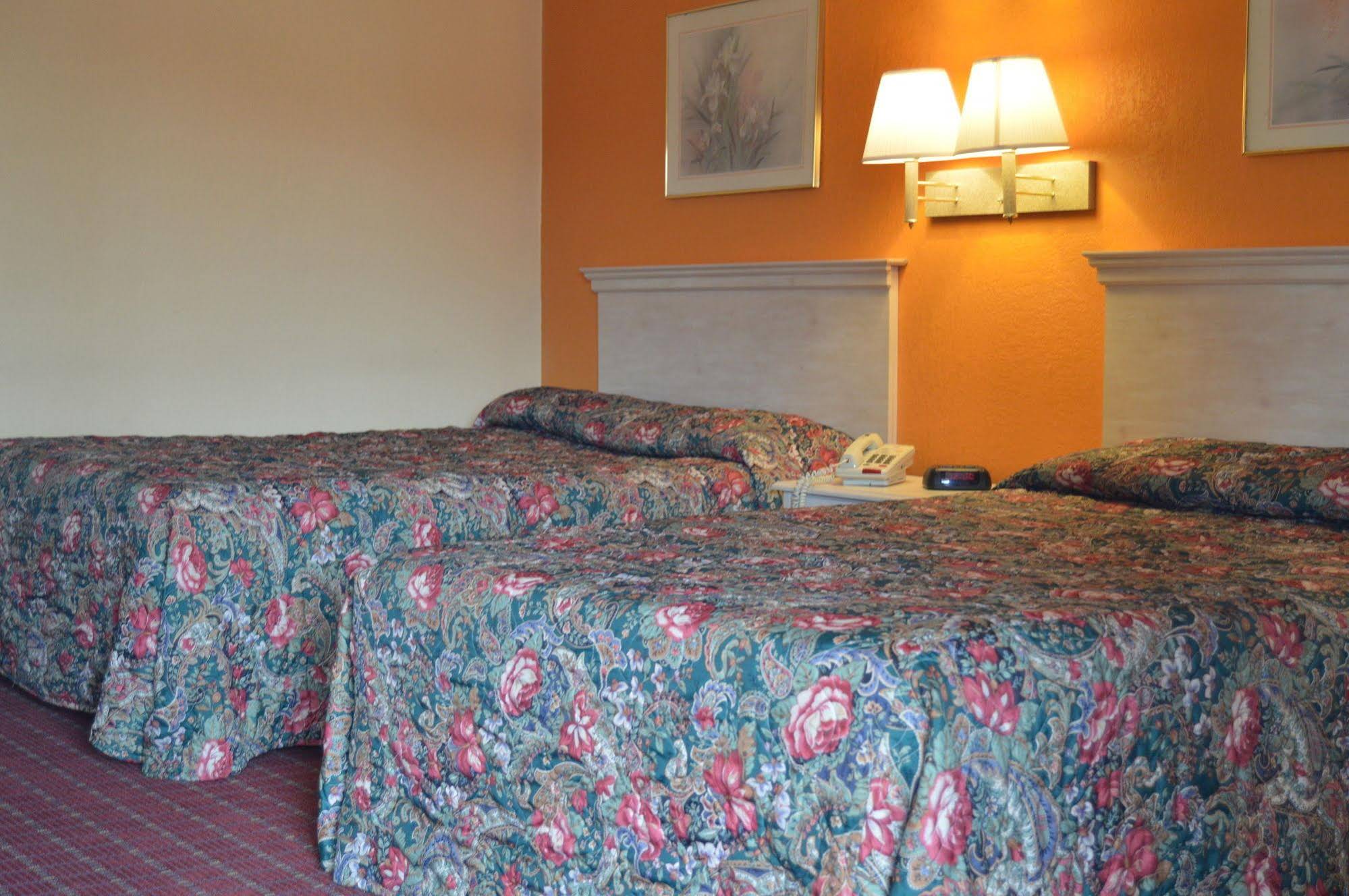 Travelers Inn Dayton