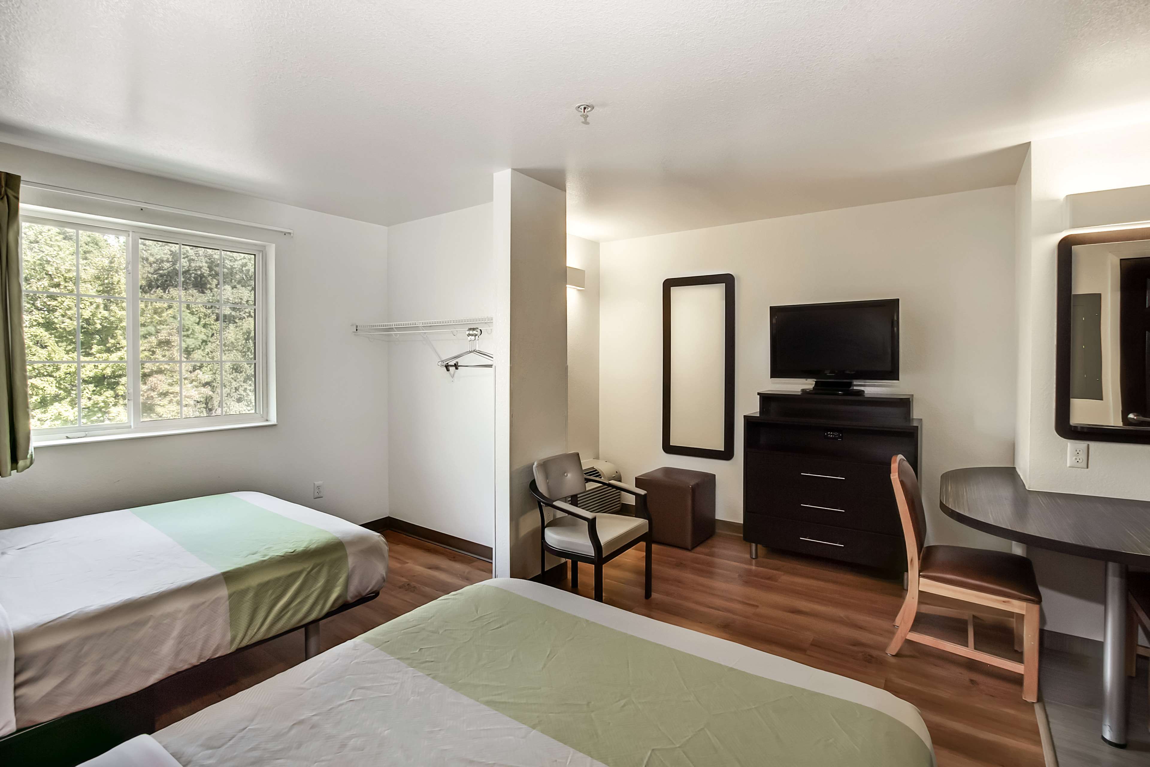 Studio 6 East Brunswick