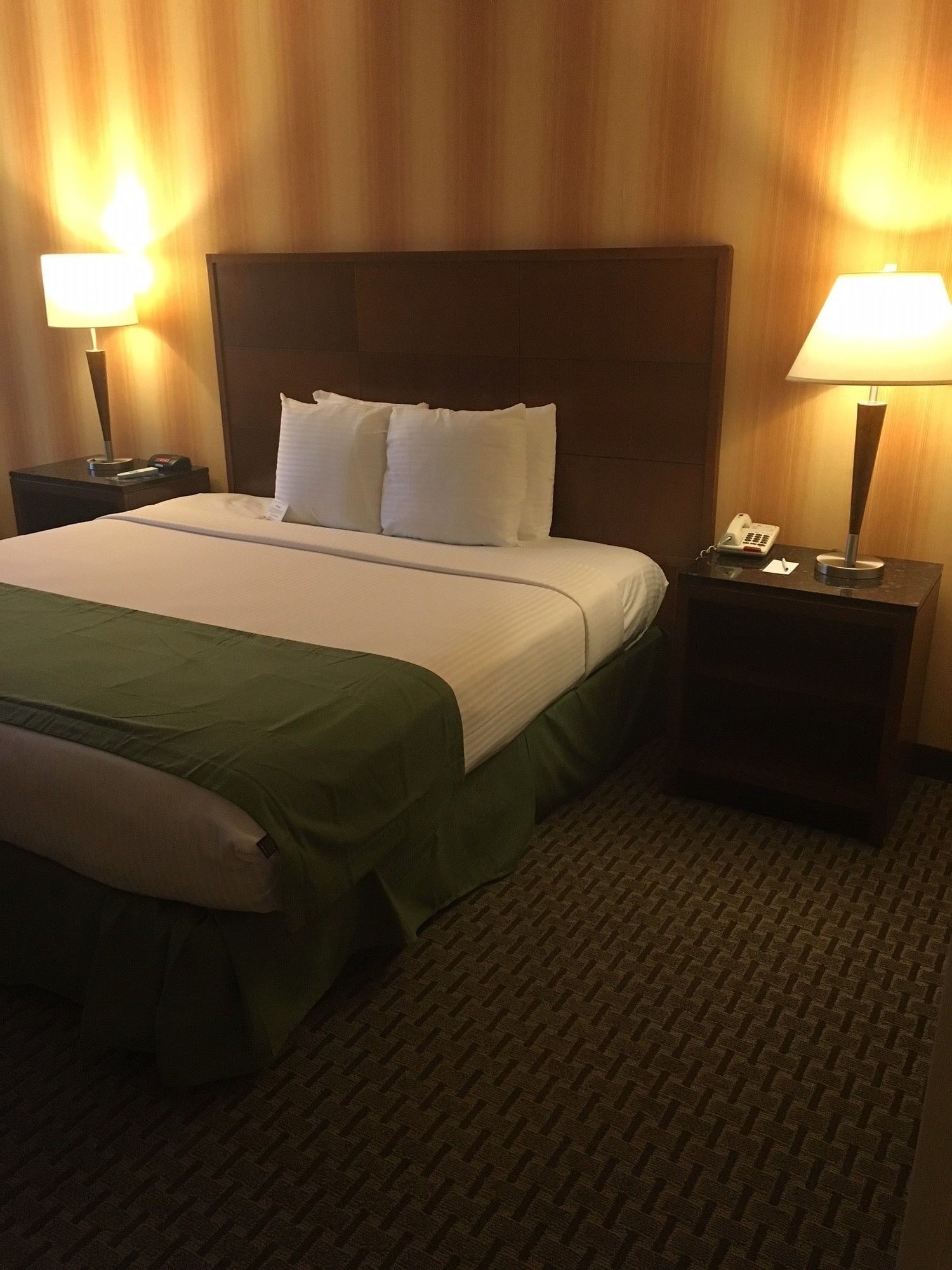 E Hotel Banquet & Conference Center
