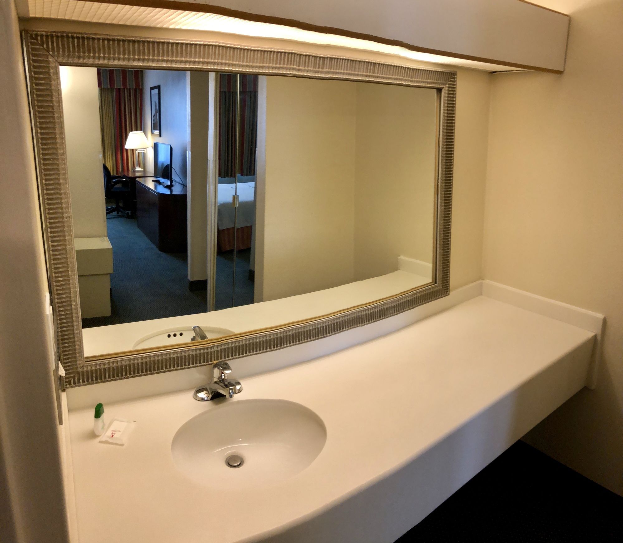 E Hotel Banquet & Conference Center